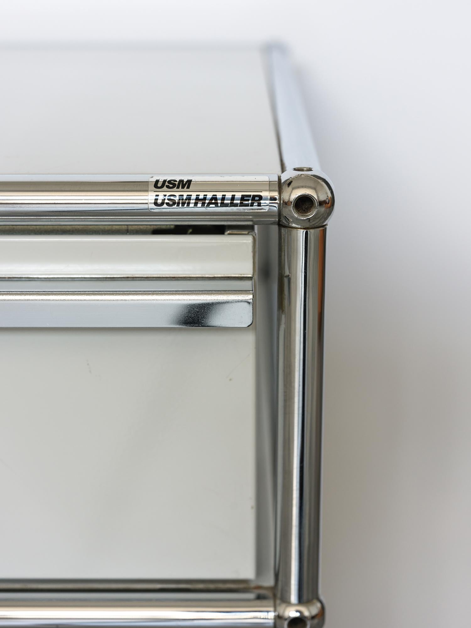 Fine XX secolo Piedistallo mobile con cassetti Usm Haller  di Fritz Haller & Paul Schärer. in vendita