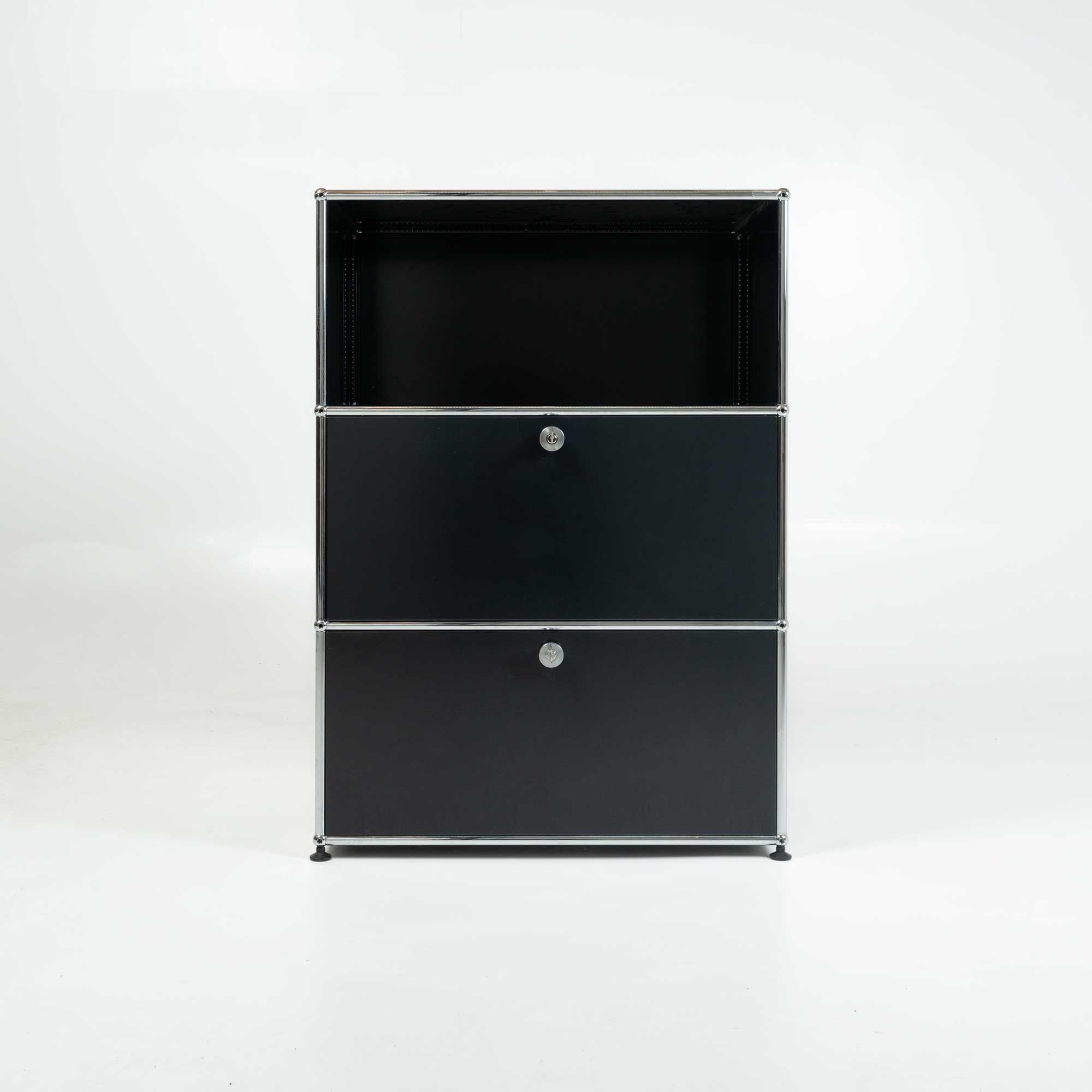 This is a modular USM Haller single column cabinet in Graphite Black, made in Switzerland, in overall good condition, some wears and scratches on the surface. In overall good condition, ready to be used. 

This unit has 2 drawers with soft close
