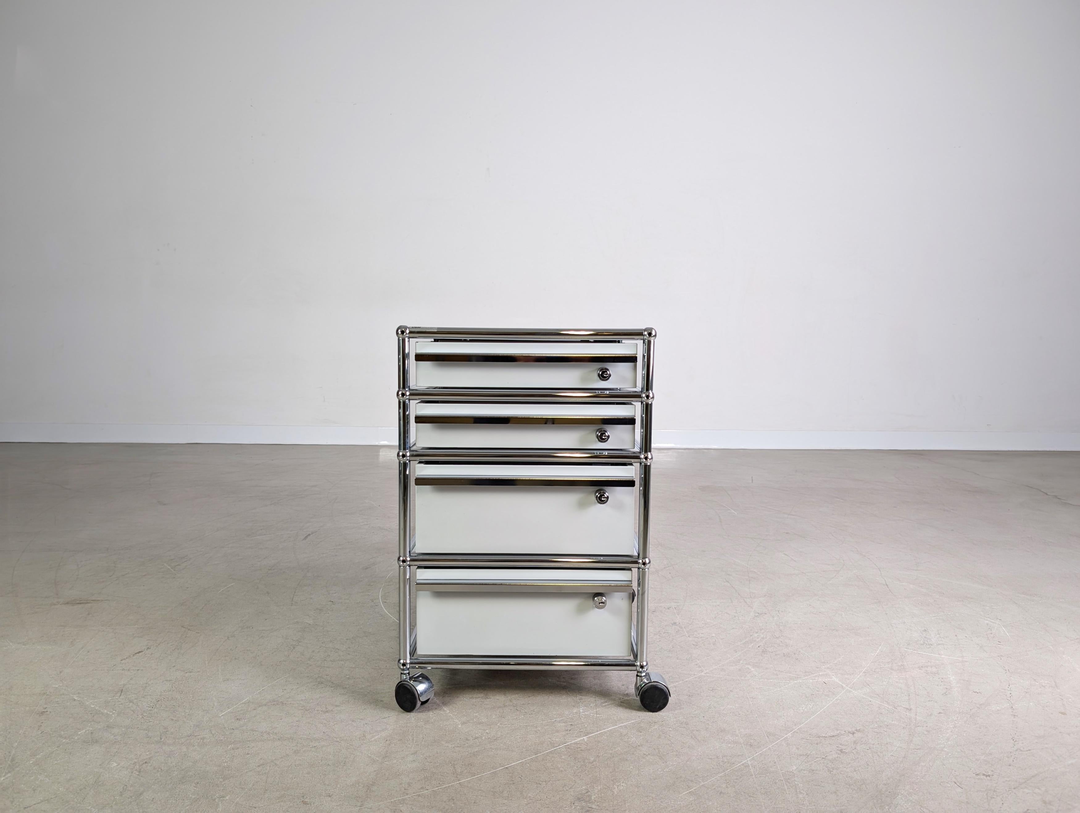 Post-Modern USM Haller Rollcontainer Büroschrank Rollen Design weiß Fritz For Sale