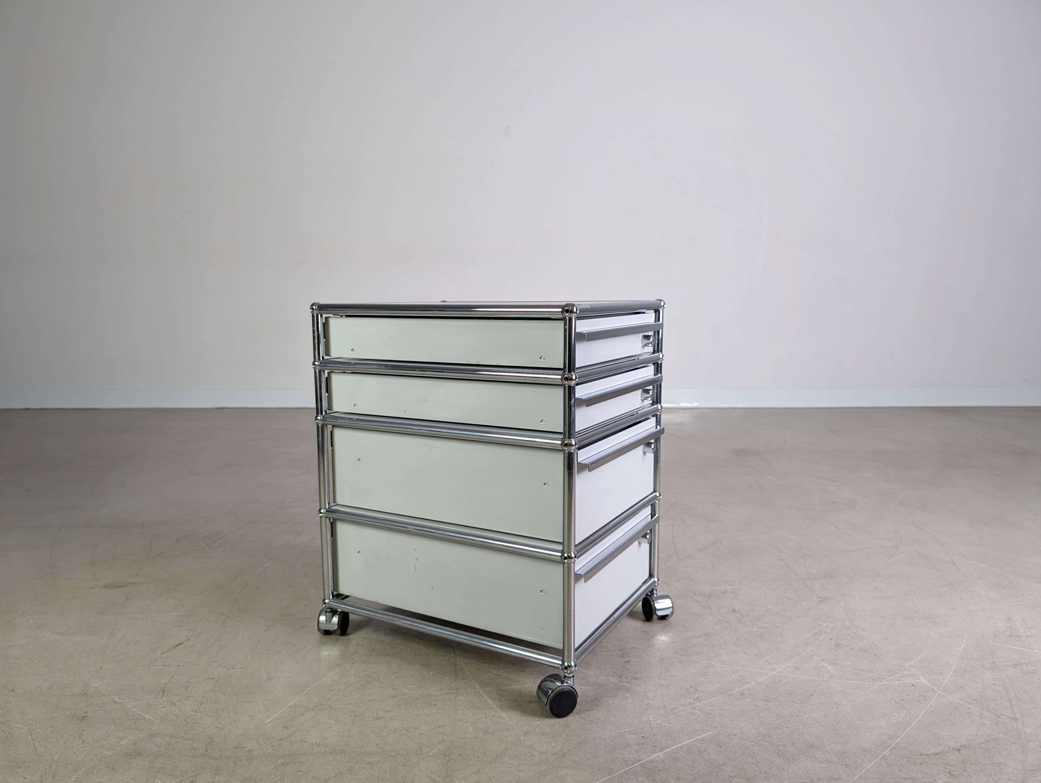 USM Haller Rollcontainer Büroschrank Rollen Design weiß Fritz In Good Condition For Sale In Berlin, DE