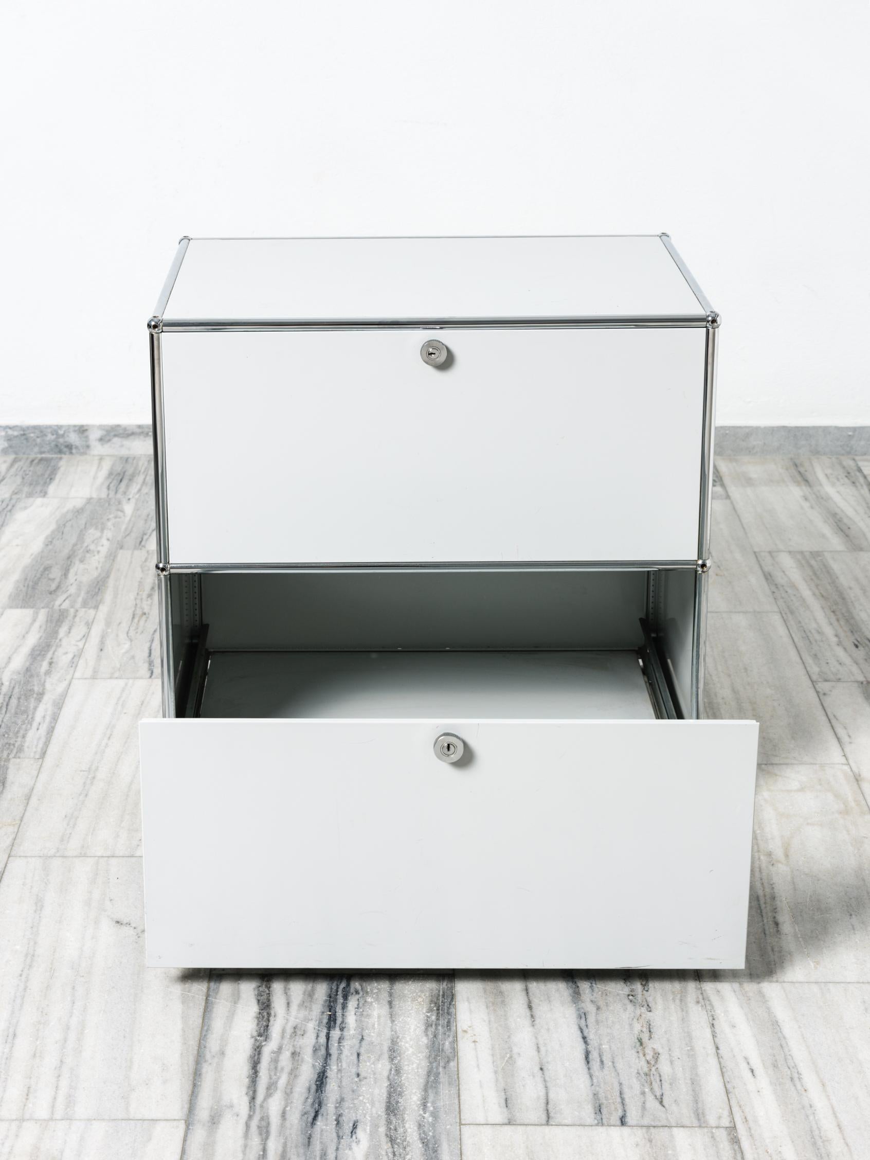 USM Haller sideboard by Fritz Haller & Paul Schärer. In Good Condition For Sale In Athens, Attiki