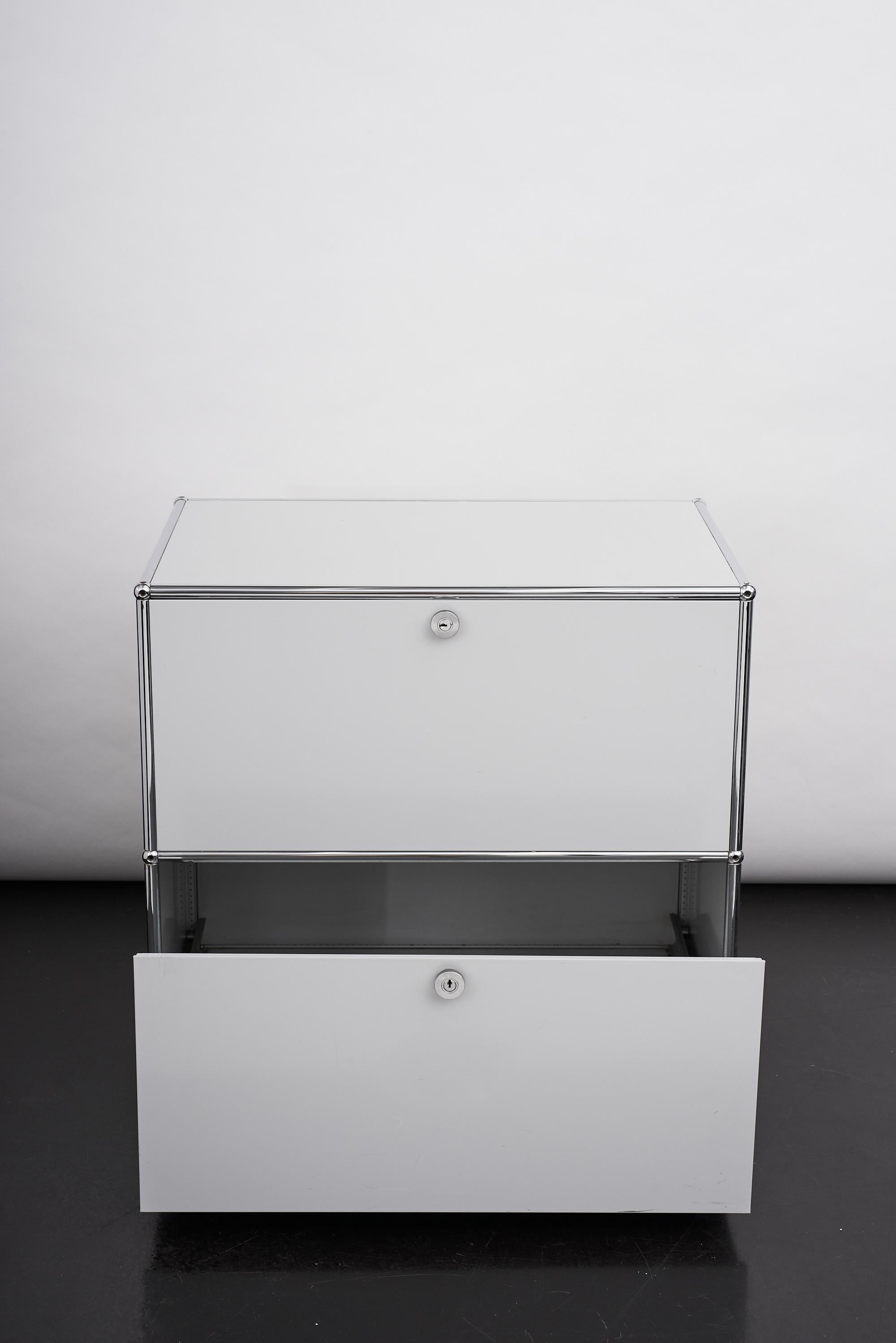 Usm Haller Storage Unit In Good Condition In Athens, Attiki