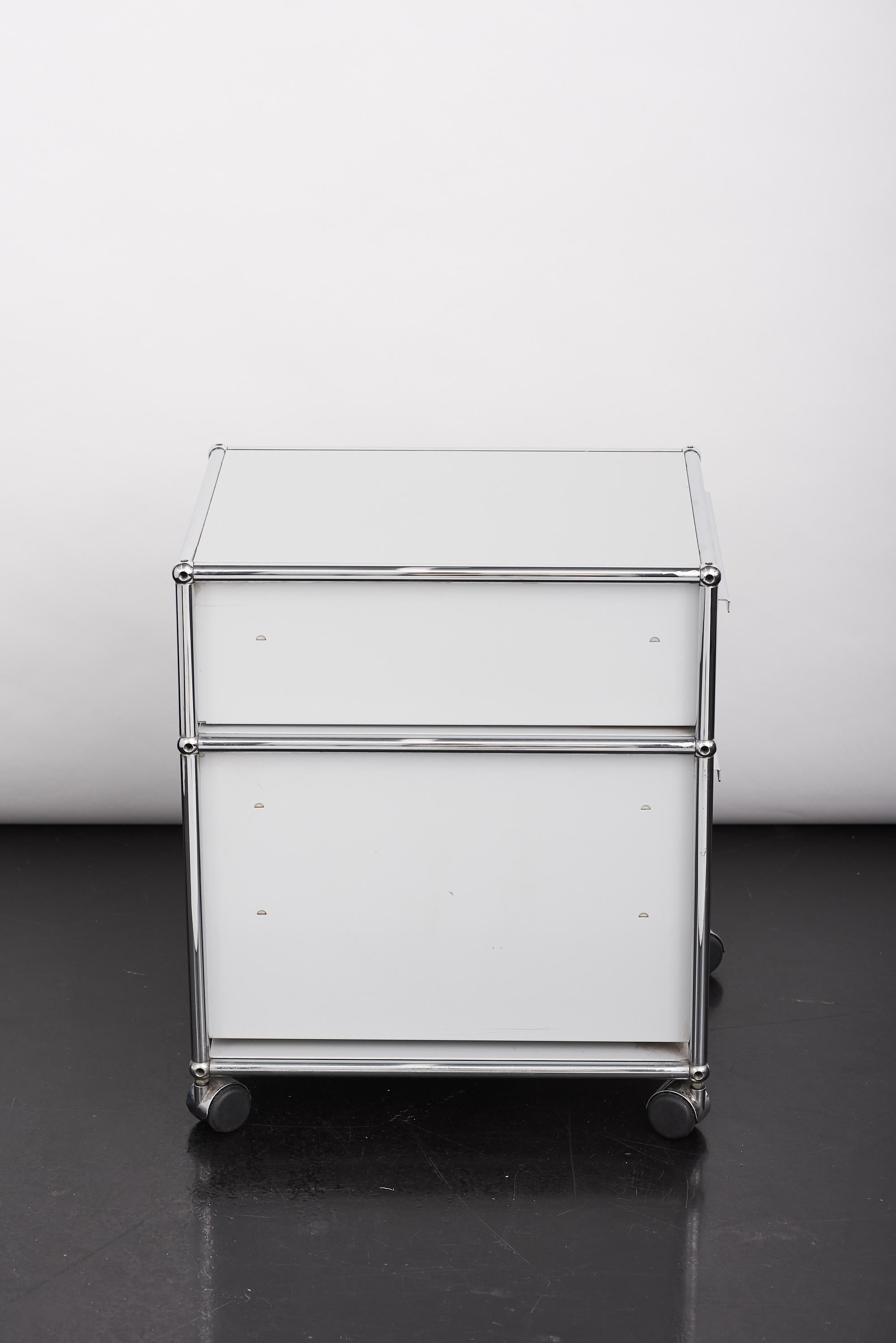 USM Haller Storage Unit In Good Condition In Athens, Attiki