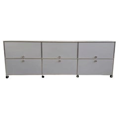 Mueble de almacenamiento USM Haller XL de 6 puertas con bandejas extraíbles – plateado, con ruedas, de los años 60