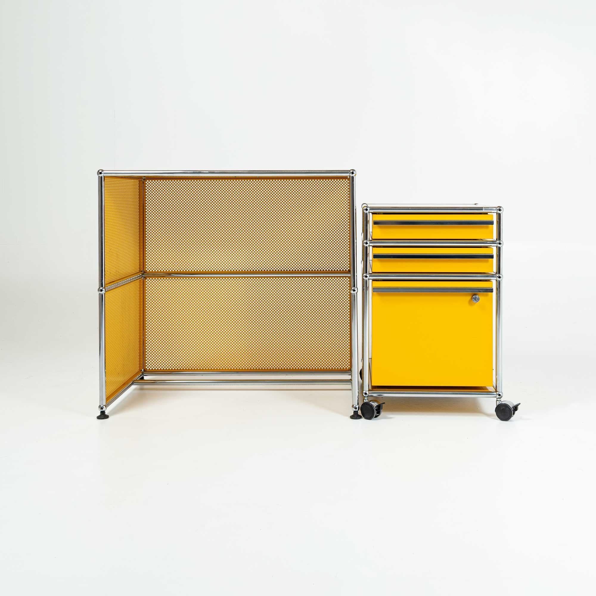 This is a playful Golden Yellow desk and rolling cabinet made by USM Haller in Switzerland, in overall good condition, some light wear on the surface. In overall good condition, ready to be used.

USM has been a Swiss family run business since