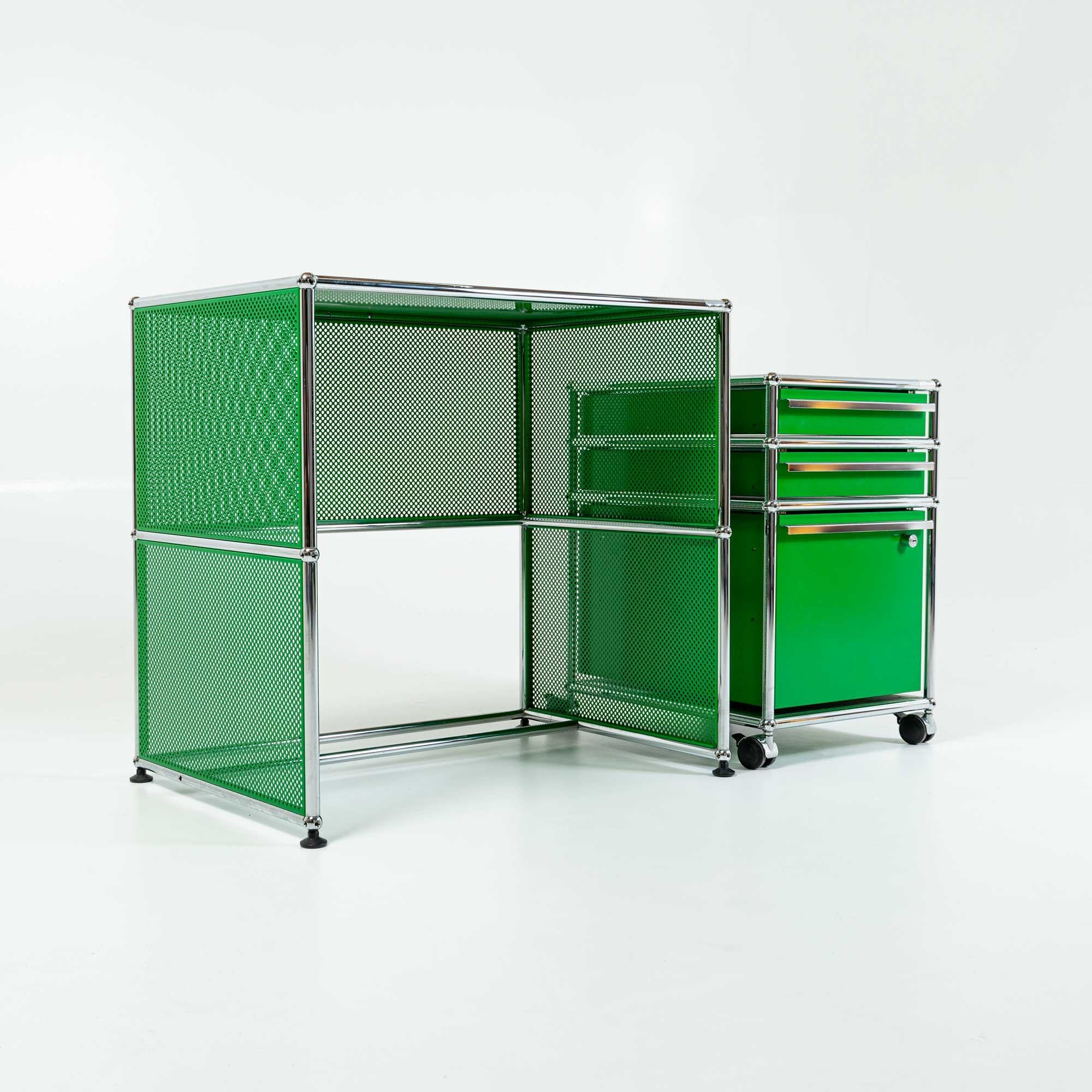 This is a playful USM green desk and rolling cabinet made by USM Haller in Switzerland, in overall good condition, some light wear on the surface. In overall good condition, ready to be used.

USM has been a Swiss family run business since 1885.