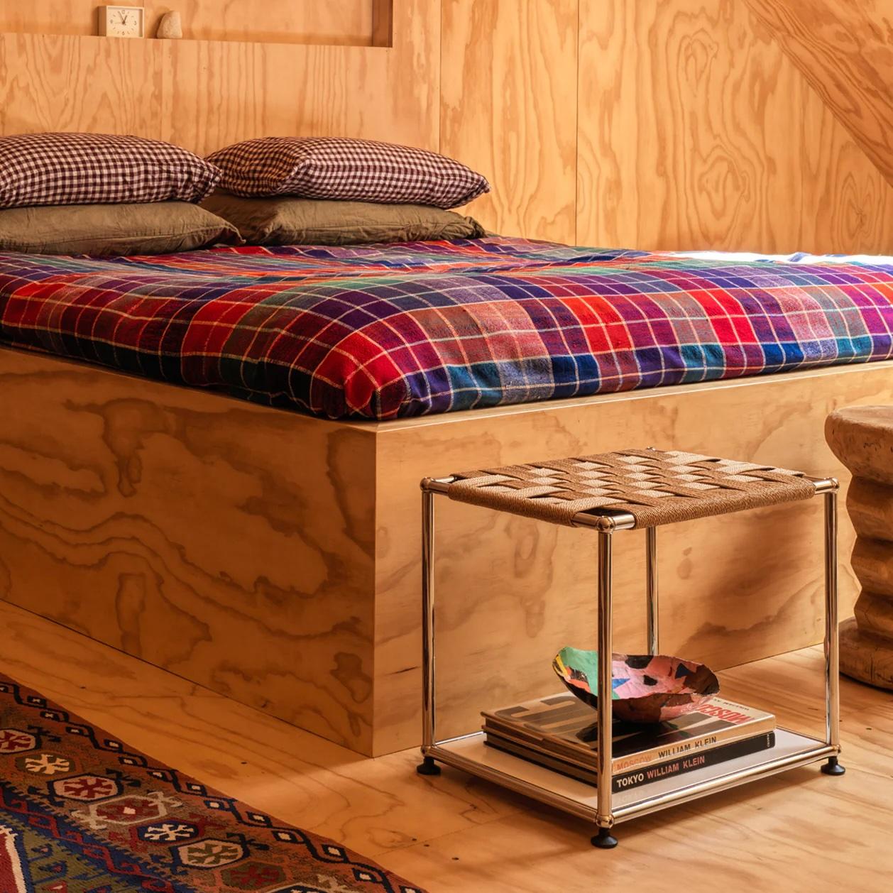 Exclusivités
Table d'appoint WS + panneau inférieur
Collection S'est tissé
Fruit d'une collaboration avec le designer industriel new-yorkais Henry Julier, Woven Structures est une collection d'objets qui intègre pour la première fois de la corde à
