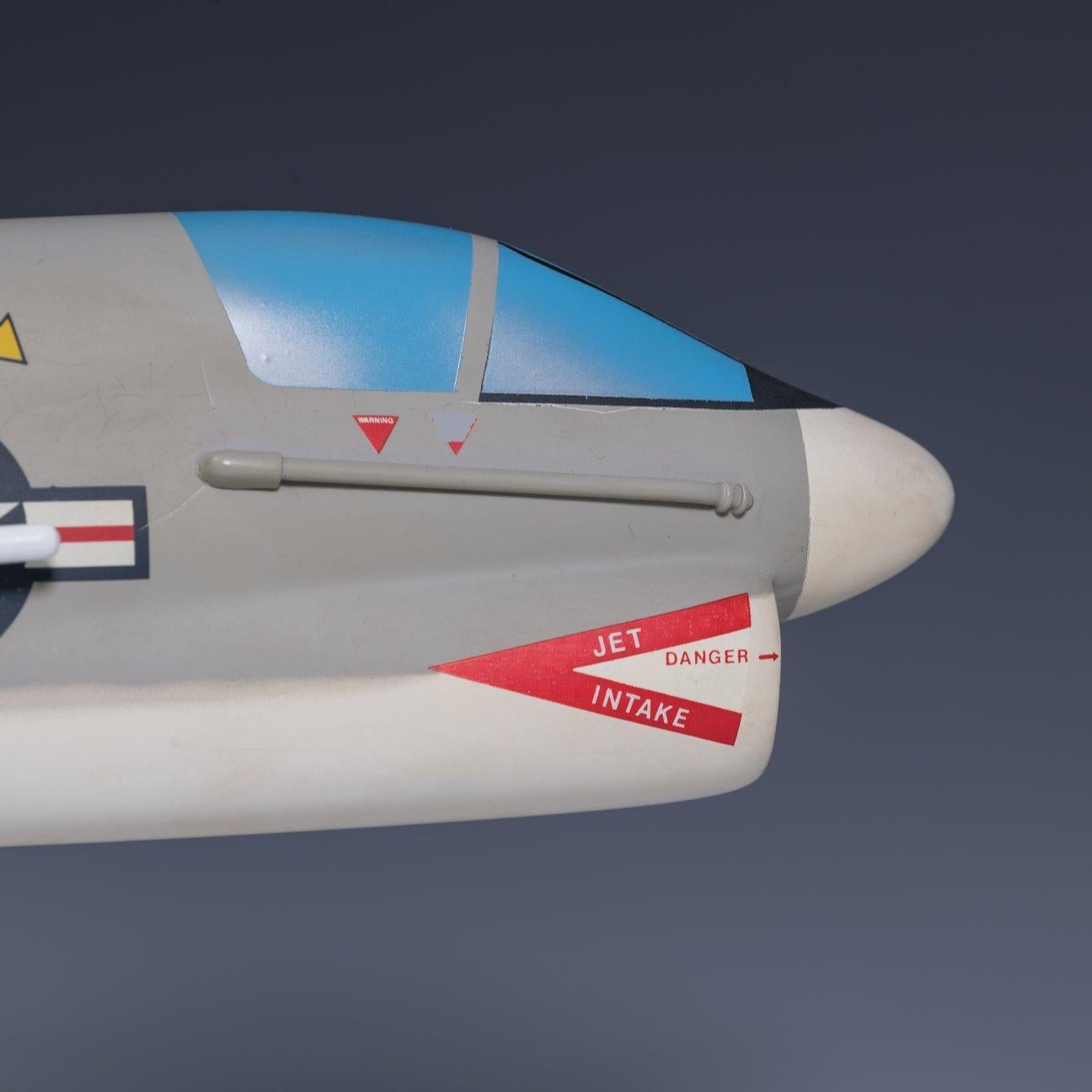 USN LTV A-7 Corsair II Modell „Fighter Jet Airplane“ im Angebot 4