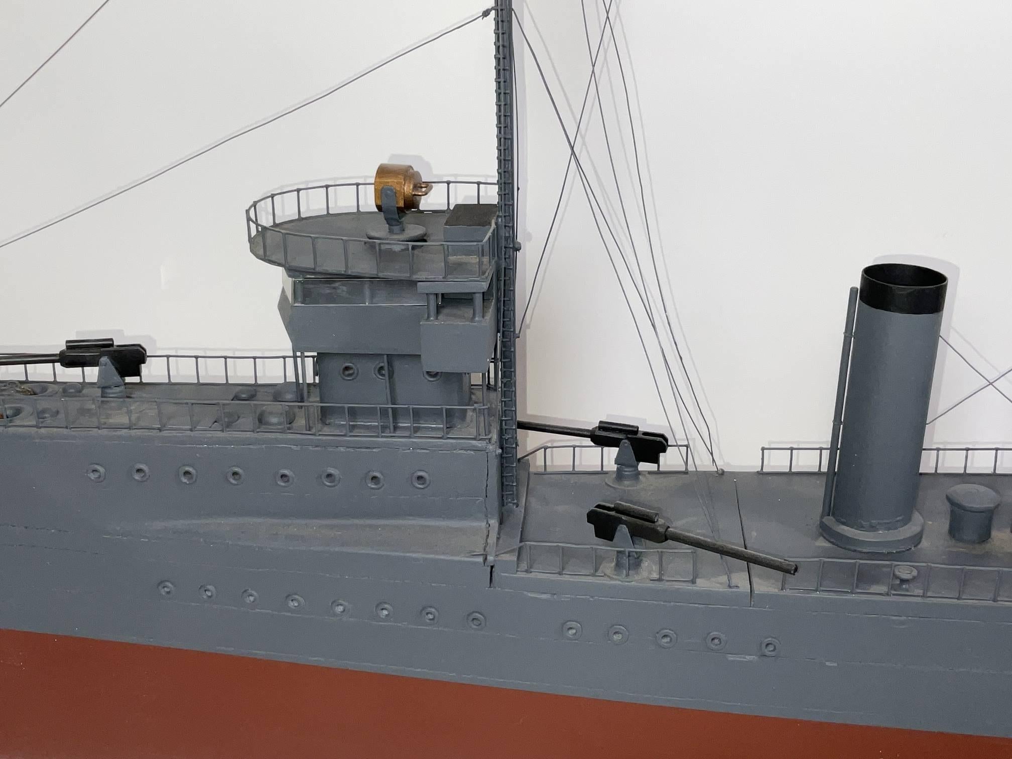 Modello di nave USS Jenkins & Jenkins con custodia in vendita 4