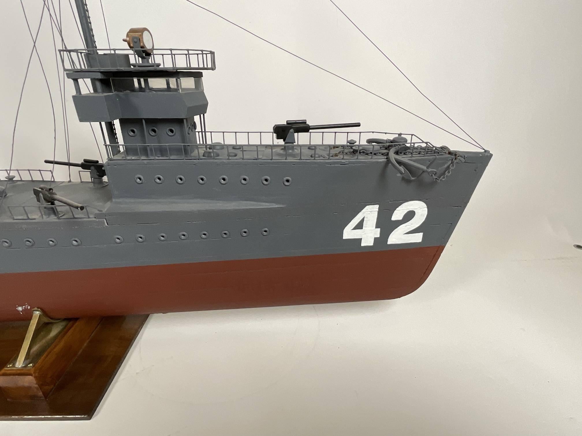 Modello di nave USS Jenkins & Jenkins con custodia in vendita 7