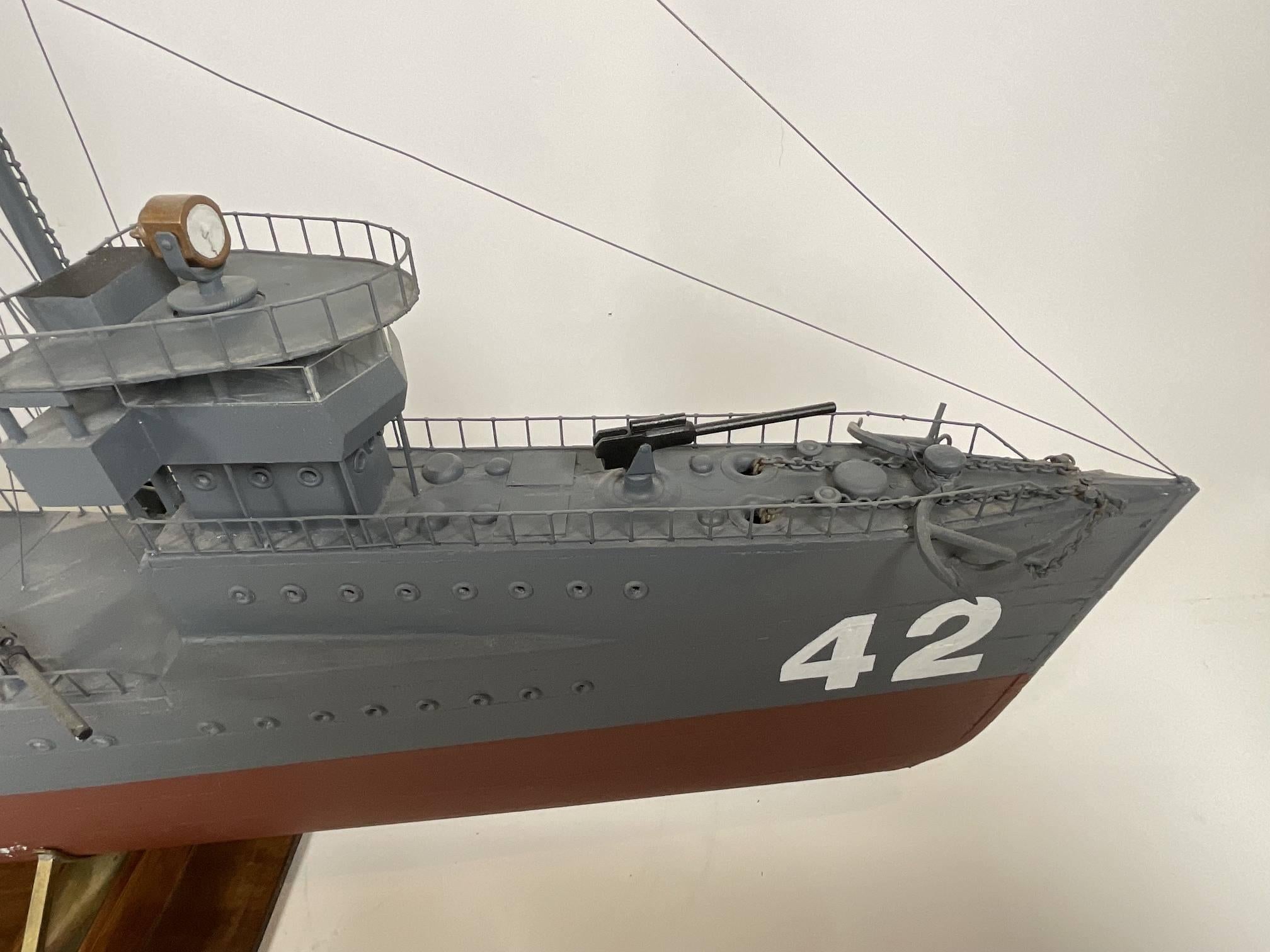 Modello di nave USS Jenkins & Jenkins con custodia in vendita 8