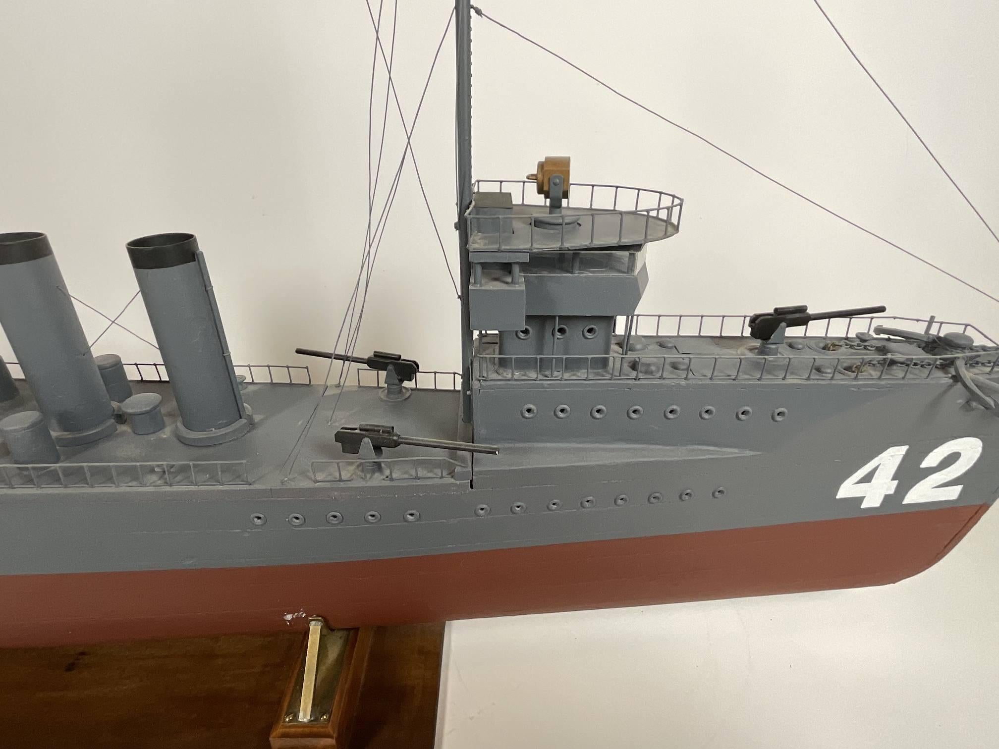 Modello di nave USS Jenkins & Jenkins con custodia in vendita 9