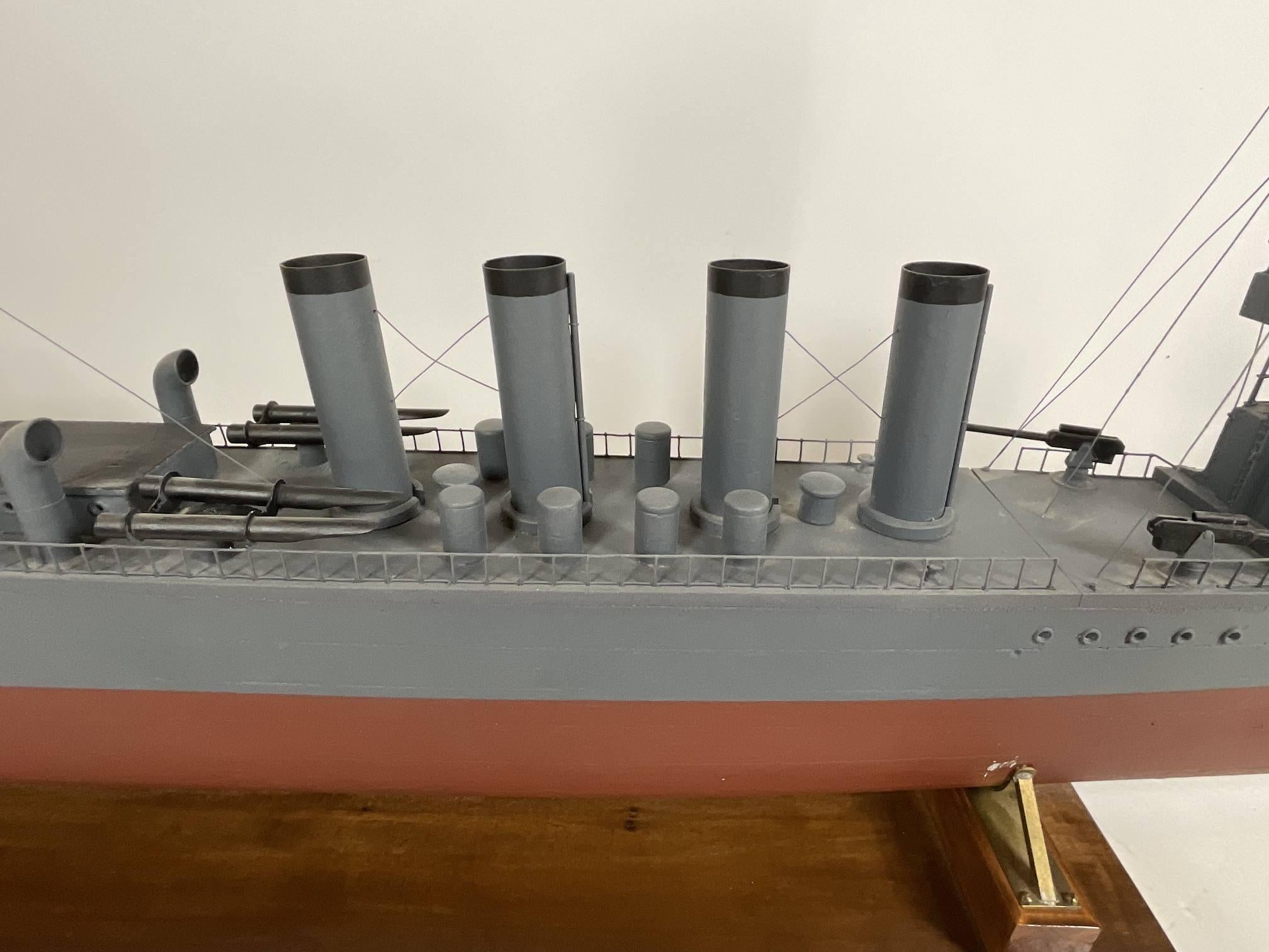Modello di nave USS Jenkins & Jenkins con custodia in vendita 10