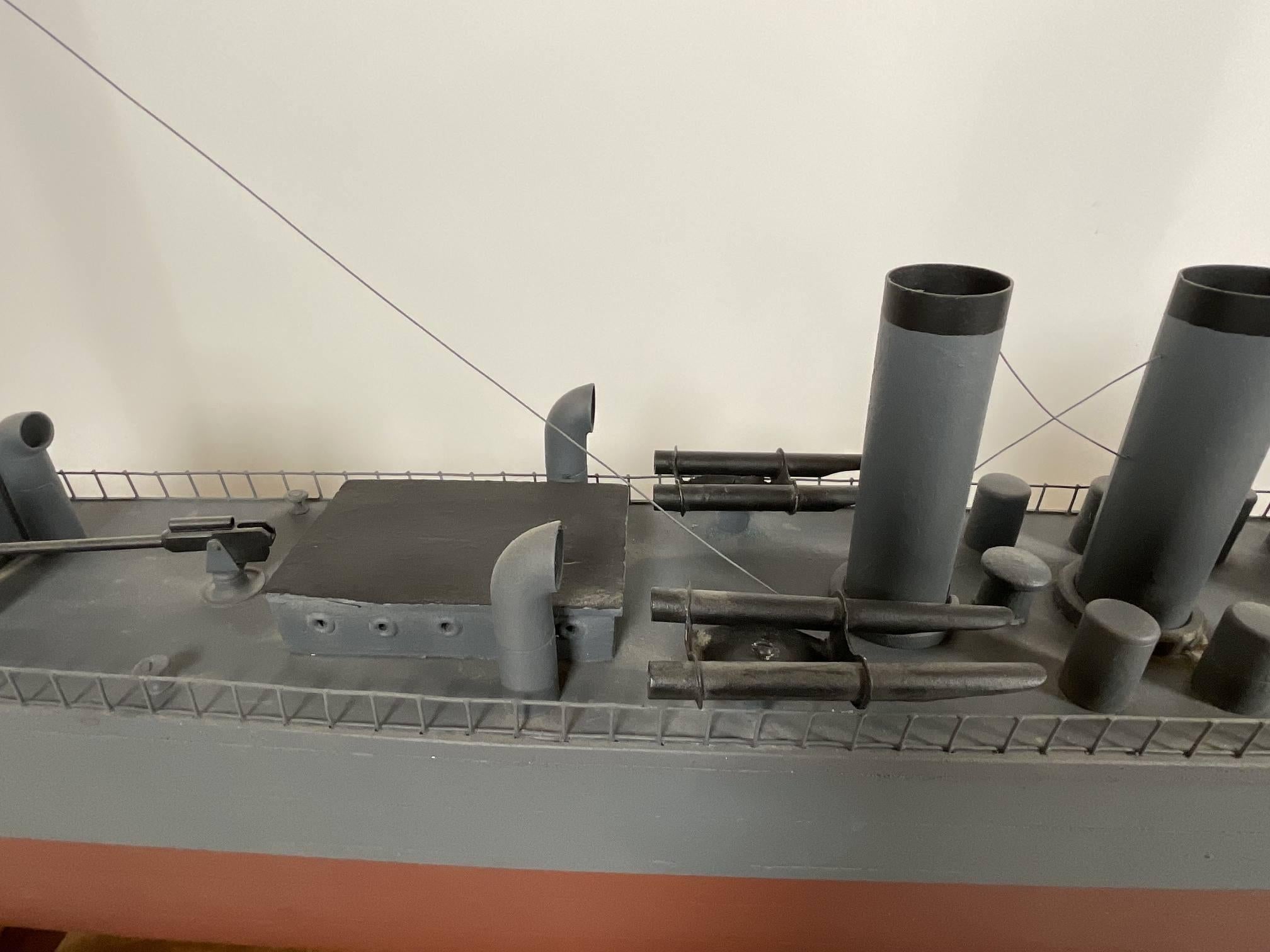 Modello di nave USS Jenkins & Jenkins con custodia in vendita 11
