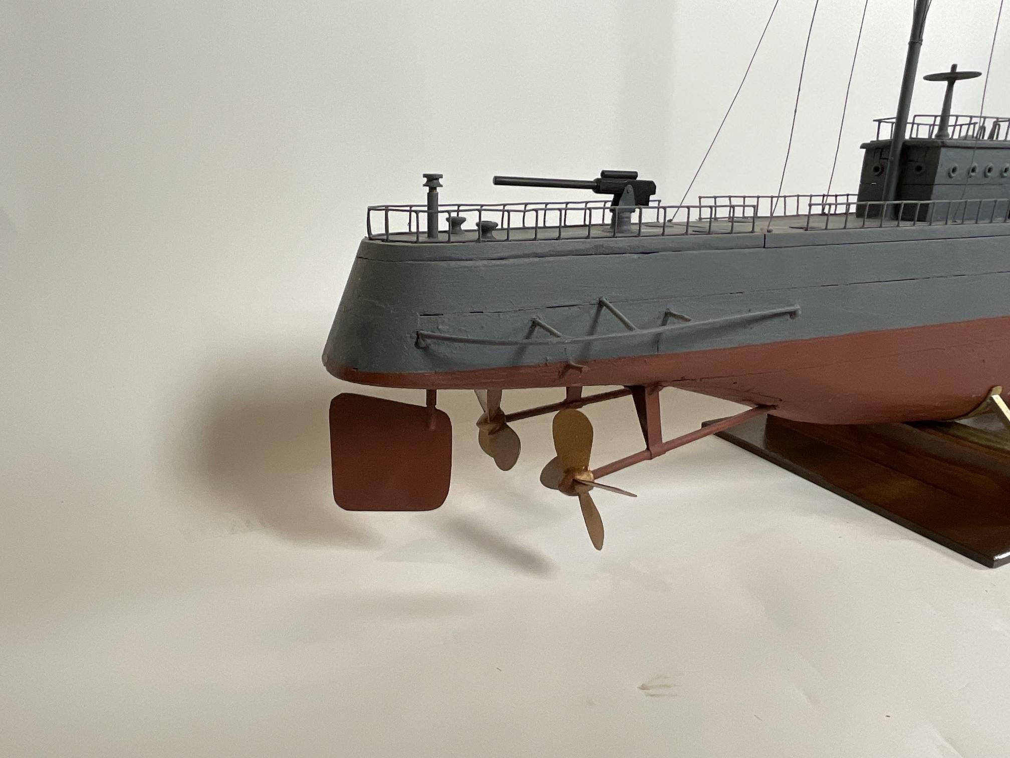 Modello di nave USS Jenkins & Jenkins con custodia in vendita 13