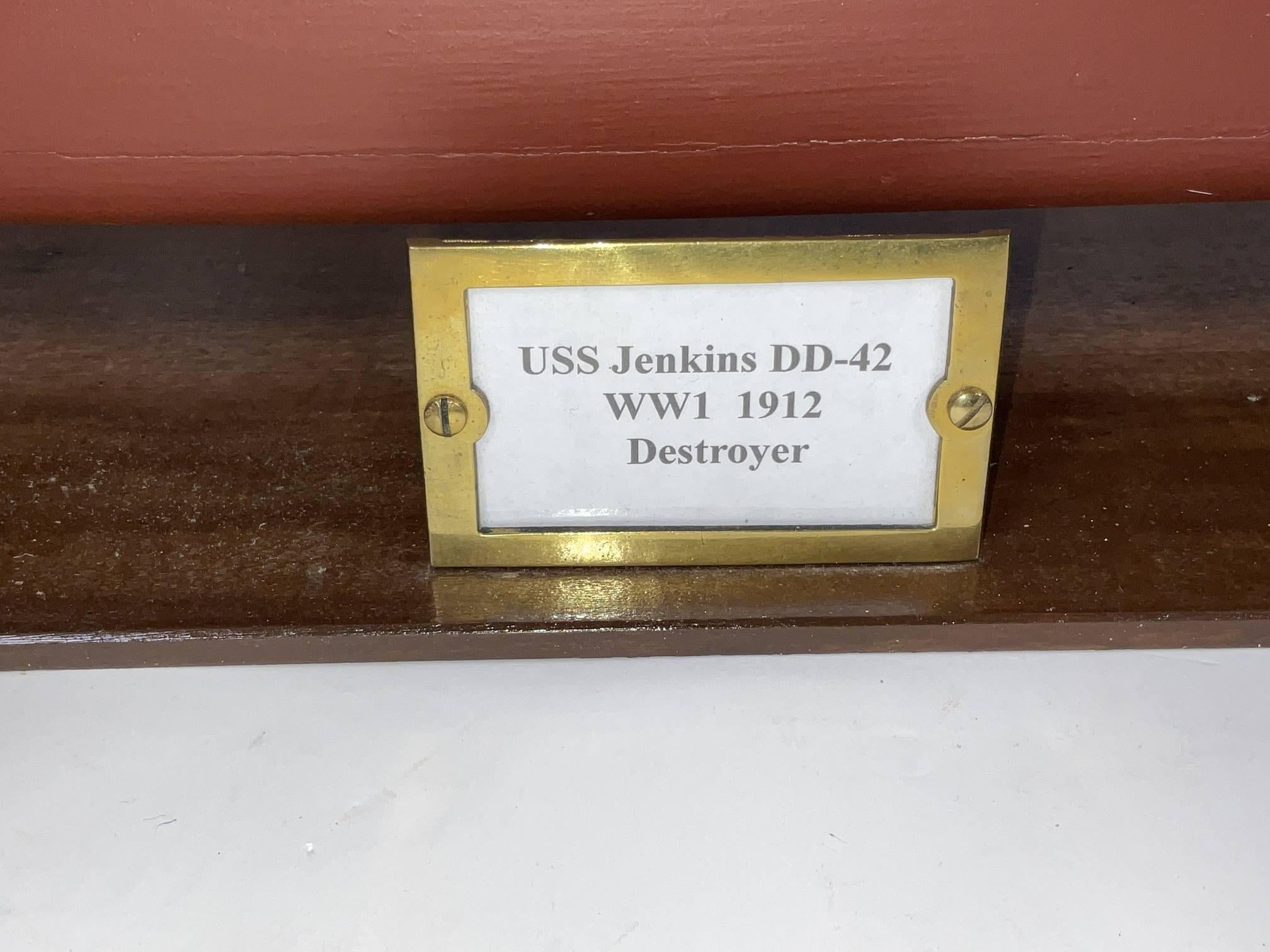 Legno Modello di nave USS Jenkins & Jenkins con custodia in vendita