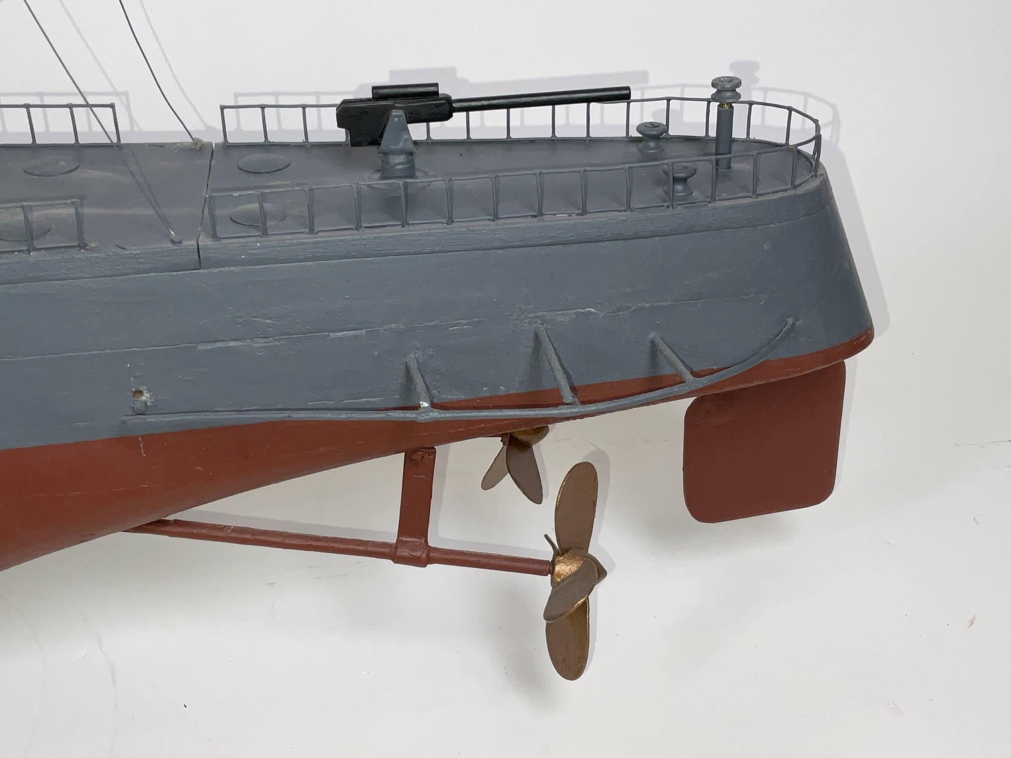 Modello di nave USS Jenkins & Jenkins con custodia in vendita 1