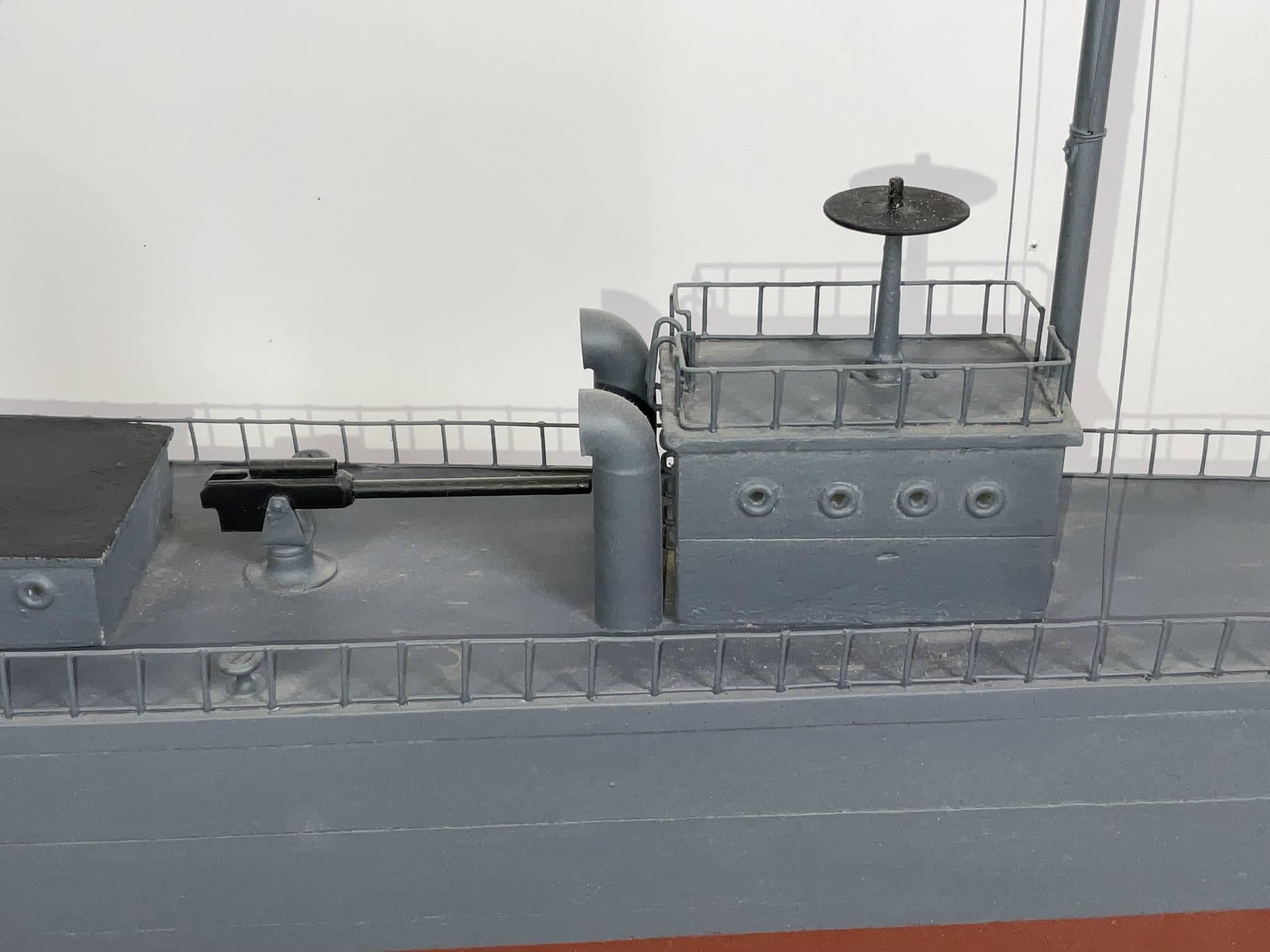 Modello di nave USS Jenkins & Jenkins con custodia in vendita 2