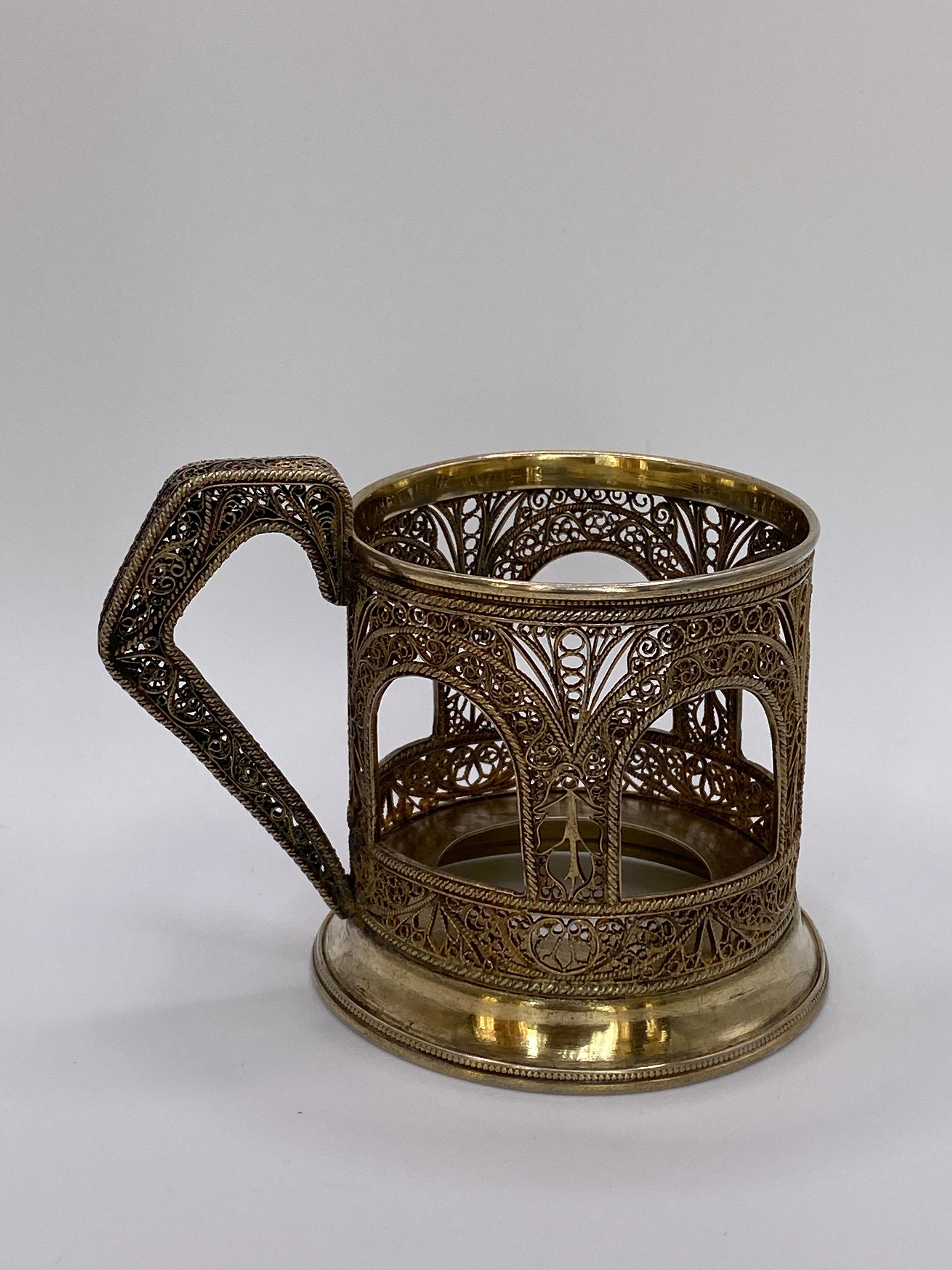 UdSSR/Russland 875 Silber/Vergoldeter Teetassenhalter/ 1930-1940 Jahr Sammlerstück im Zustand „Gut“ im Angebot in AMSTERDAM, NL