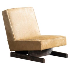 Ut 01 Divano in pelle di mucca e noce di Sing Chan