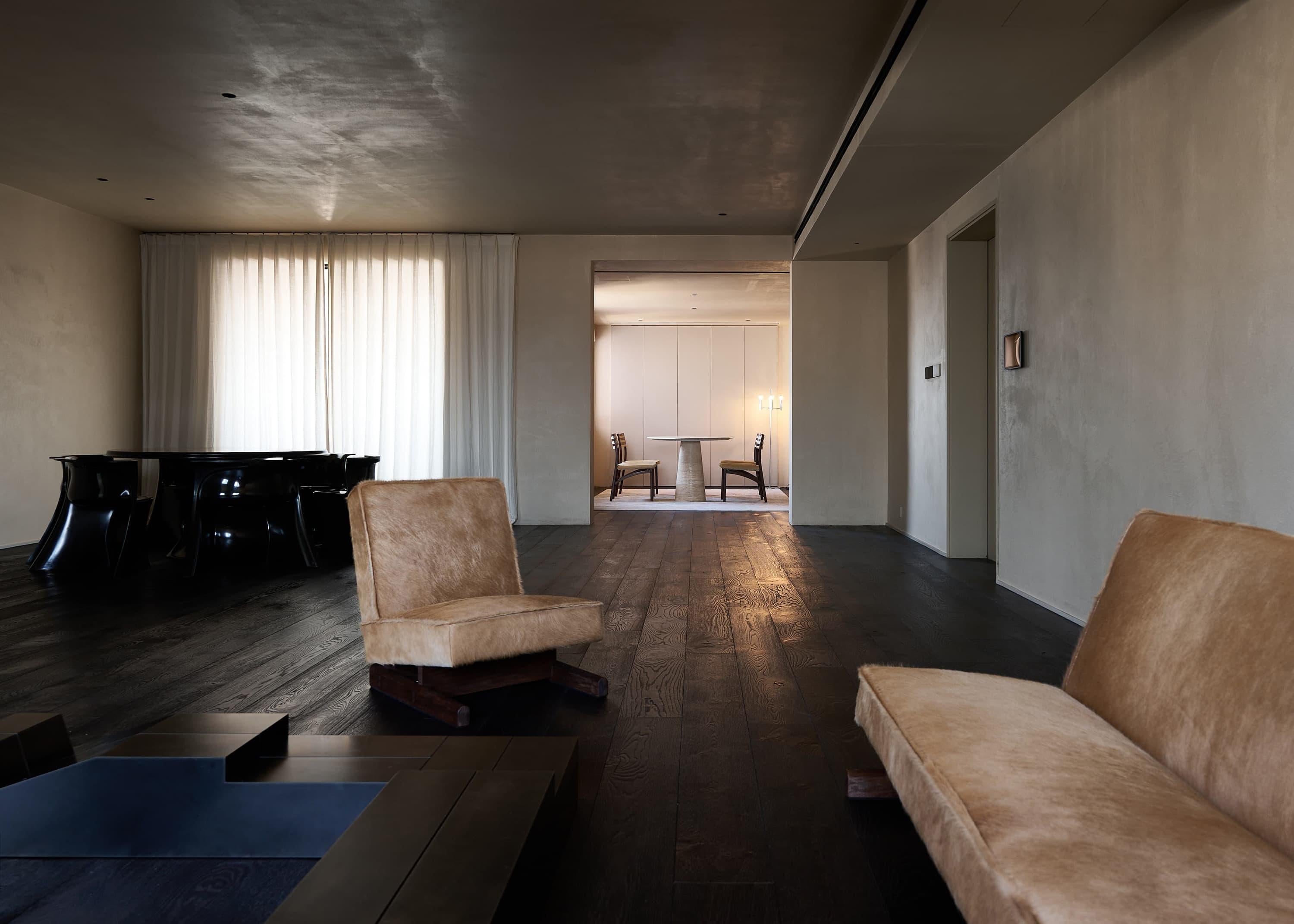 Ut 02 Cowhide and Walnut Sofa by Sing Chan For Sale 2