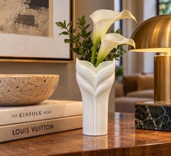 Vase « Calla Lily » en porcelaine biscuit blanche, créé par Uta Feyl pour Rosenthal Studio-Linie