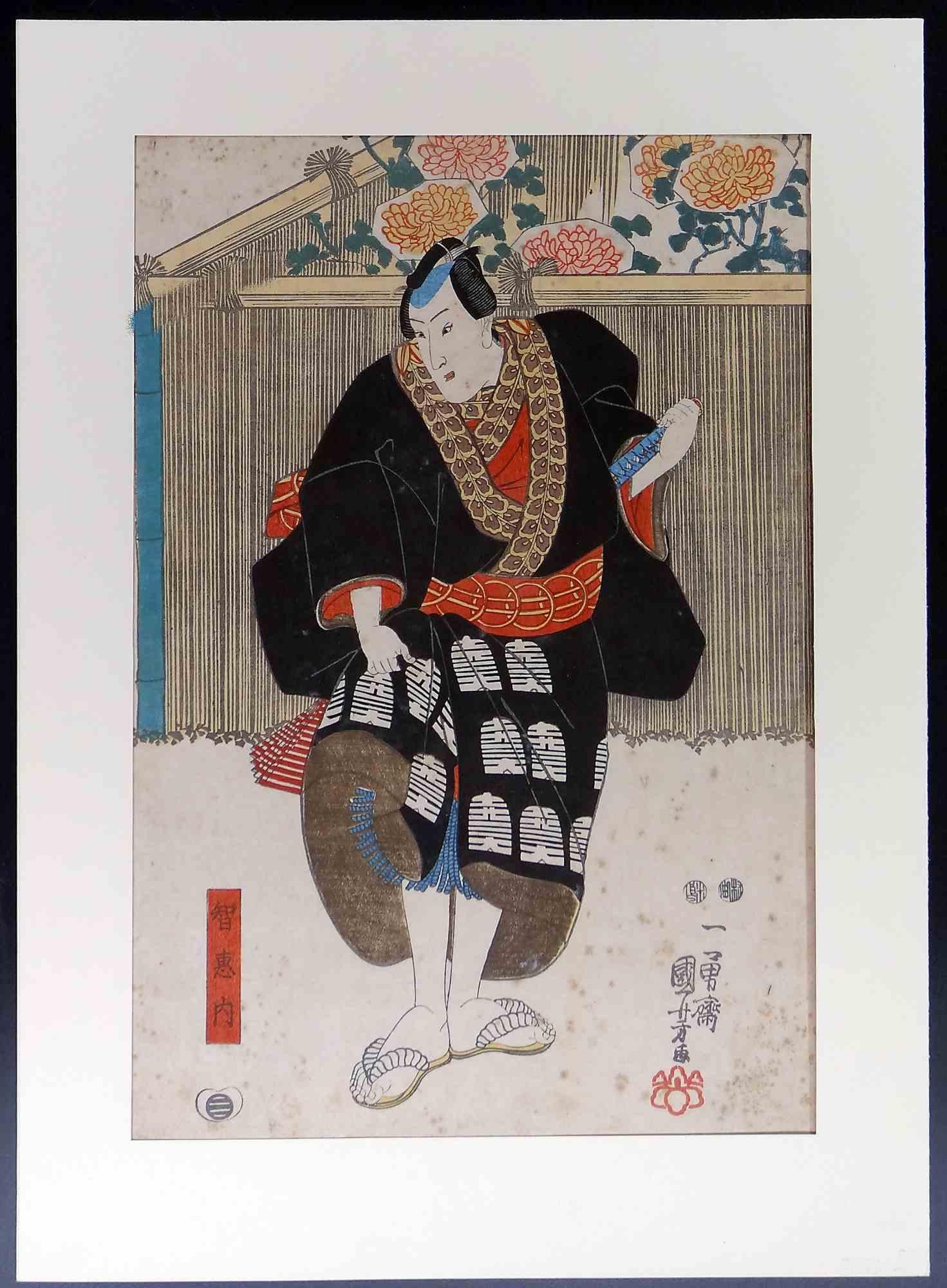 Theatertheaterdarsteller in schwarzem Mantel auf der Bühne – Holzschnitt von Utagawa Kunisada – 19. Jahrhundert