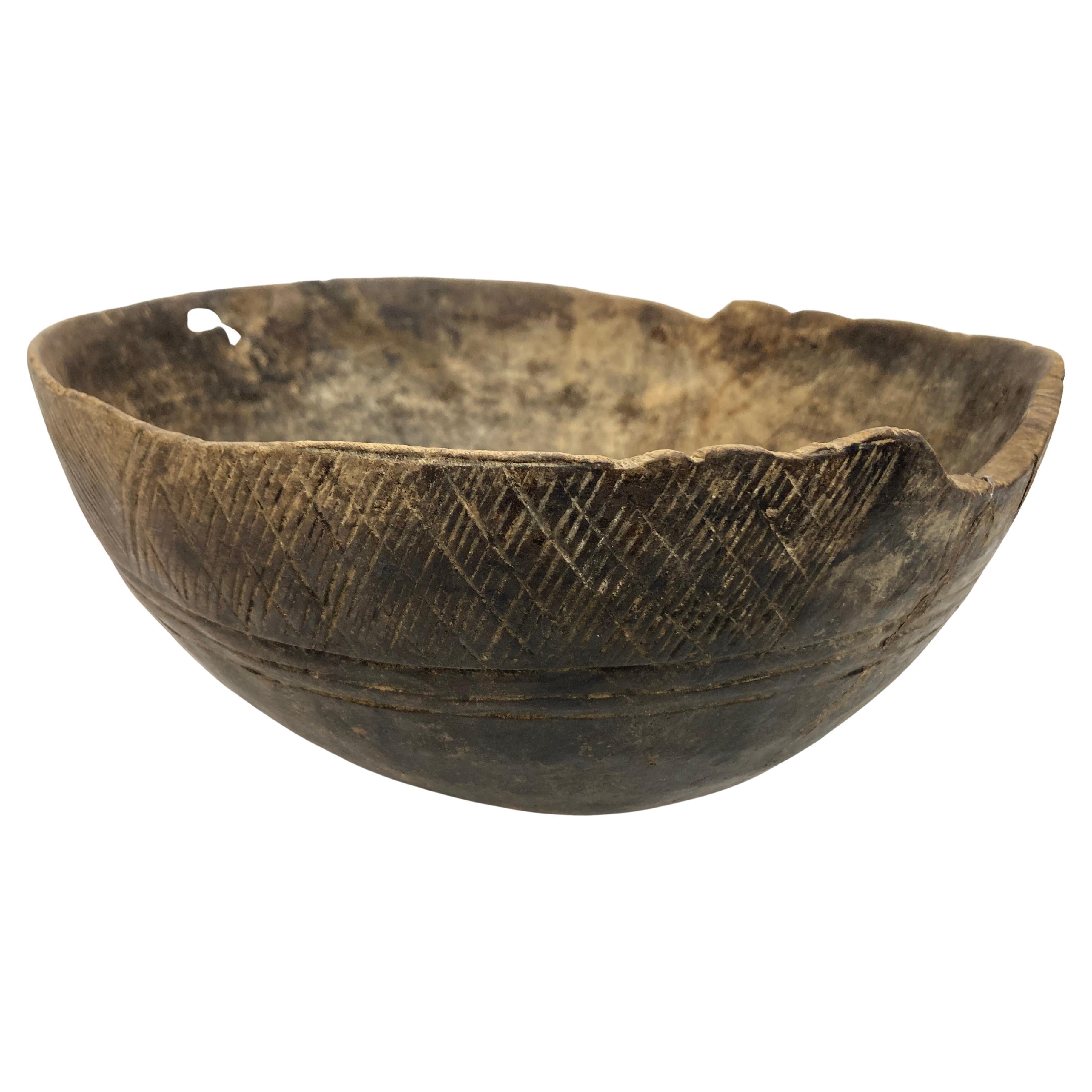 Bol utilitaire en bois africain incisé