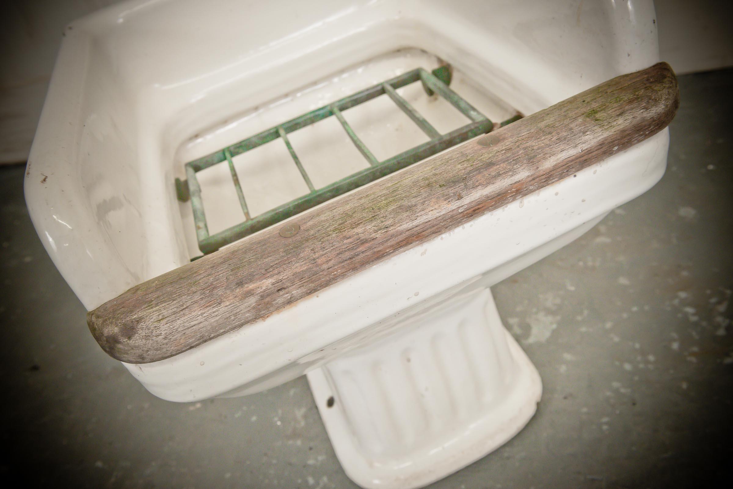 Utilty Sink Dating Early 20th Century In Good Condition For Sale In Alton, GB