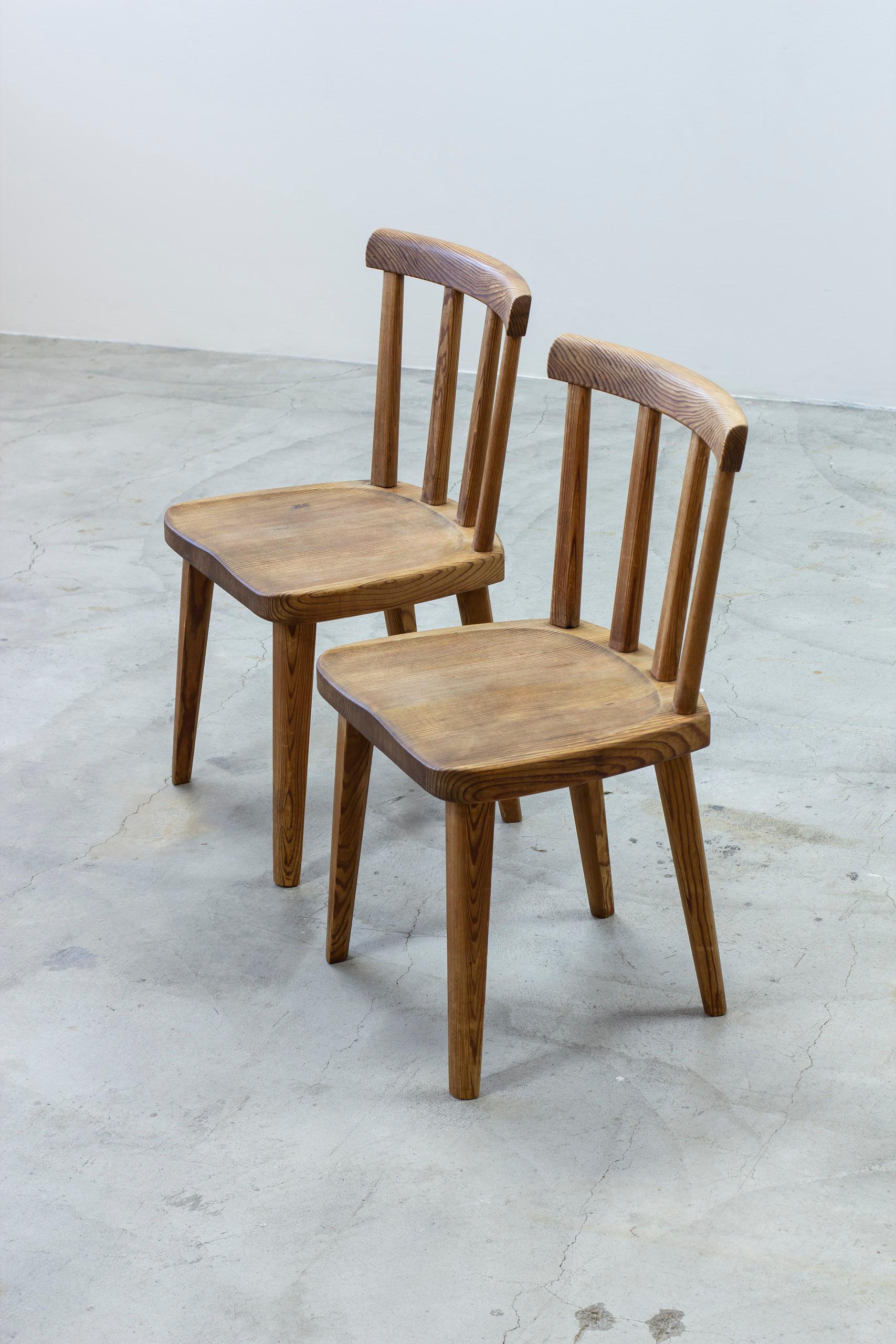 Utö pine chairs by Axel Einar Hjorth, Nordiska Kompaniet, Sportstugemöbel, 1930s In Good Condition For Sale In Hägersten, SE