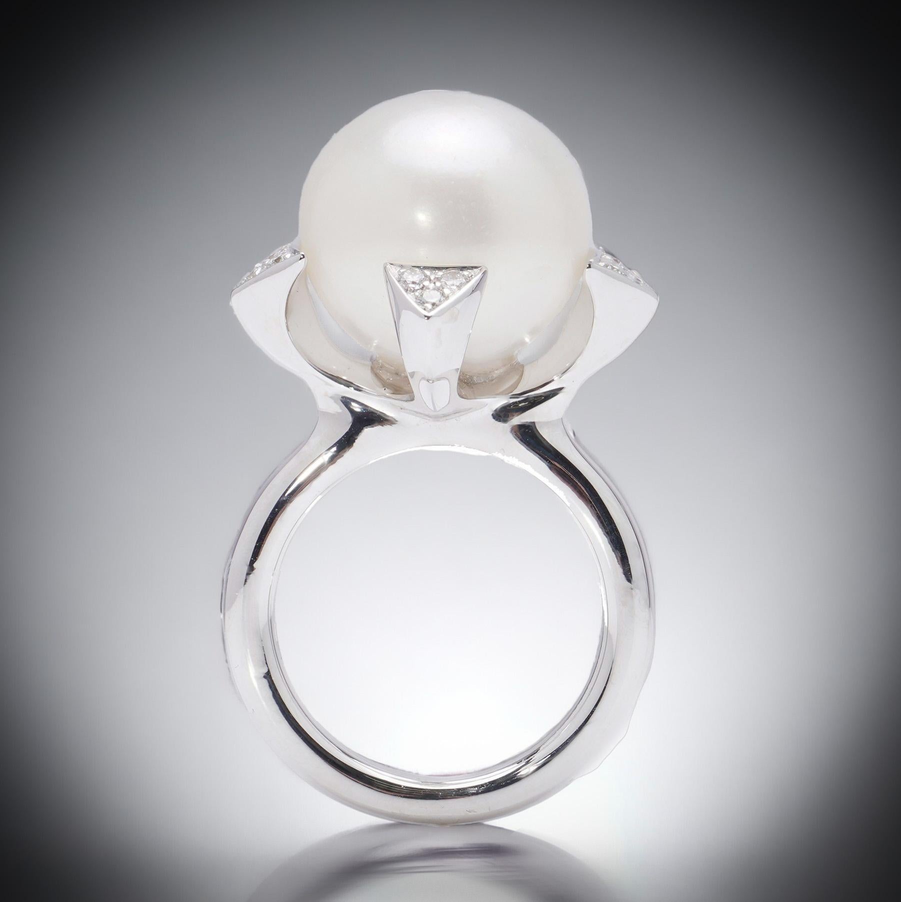 Utopia 18kt. white gold Akoya cultured pearl cocktail ring.
Designer: Utopia
Made in Italy, after 2000
Hallmarked with 750 mark and Brand's logo and Italian hallmarks.

It was October 2, 1996 when Paolo Gaia, guided by the desire to reinterpret