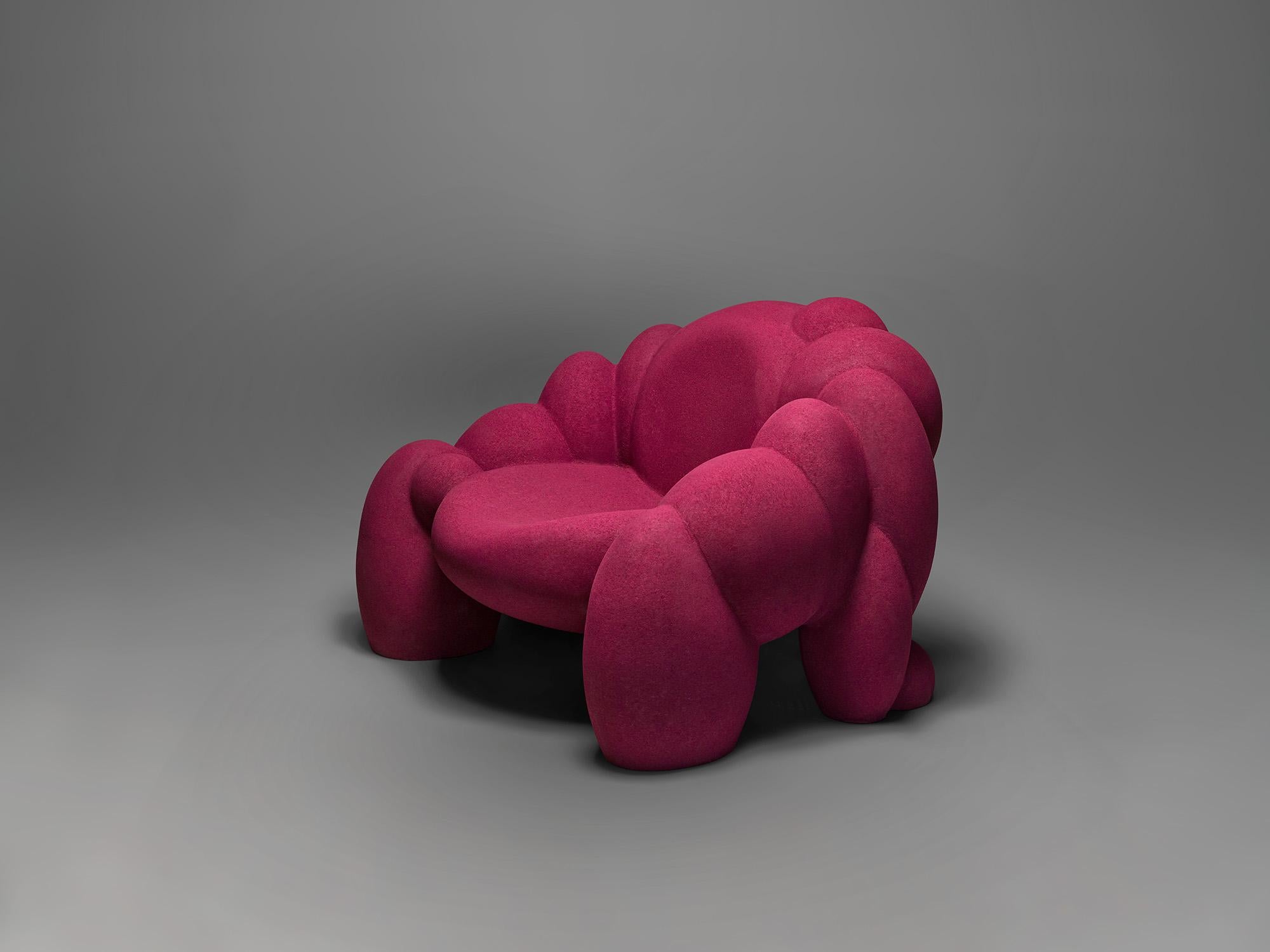 Questa poltrona ha una forma cellulare a palloncino, come se crescesse costantemente verso l'esterno, moltiplicandosi per occupare lo spazio circostante e incarnando un sogno utopico di una natura abbondante e in continua crescita. Ci sono quattro