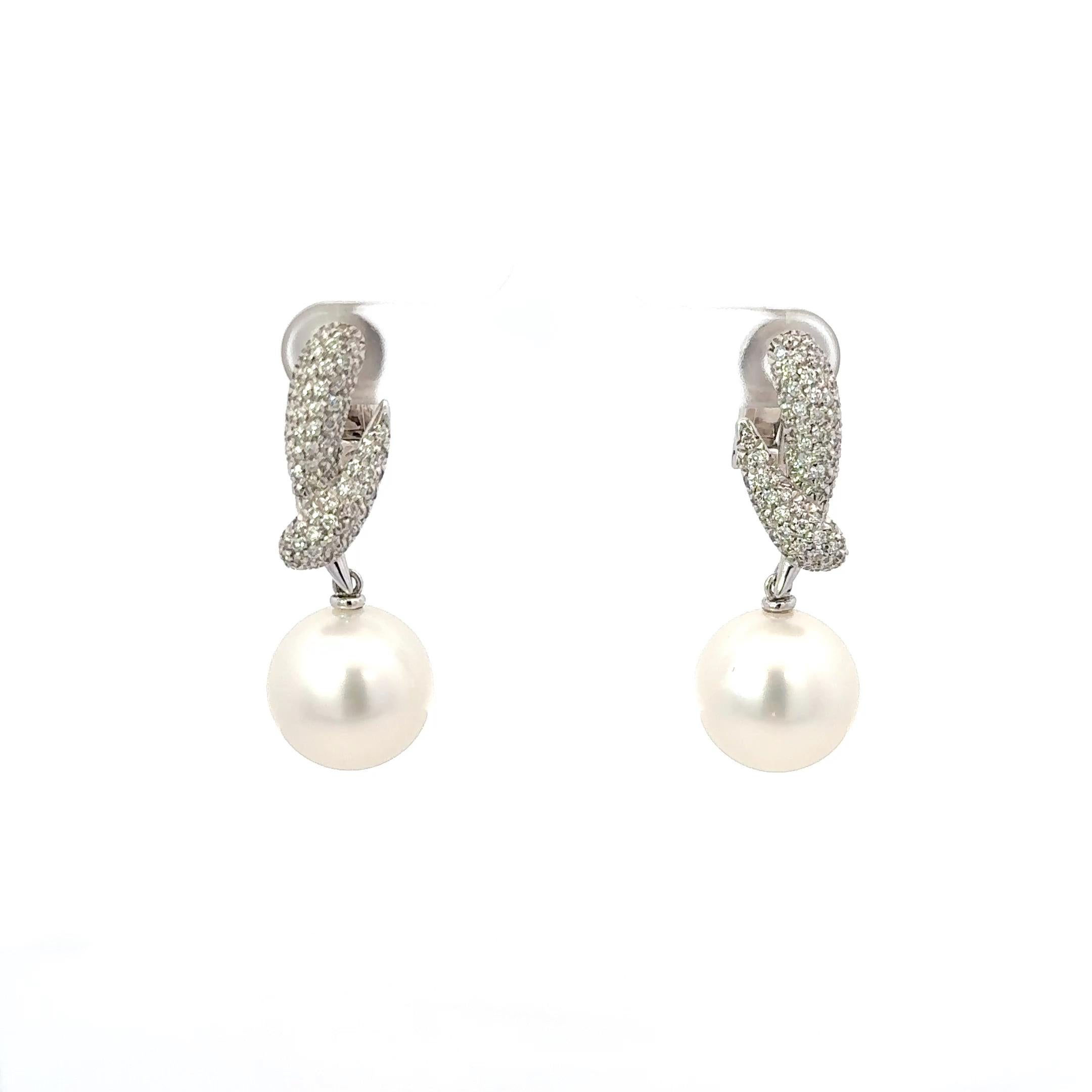 Utopia Freshwater Pearl & Diamond Earrings in 18K White Gold In Excellent Condition In Dallas, TX