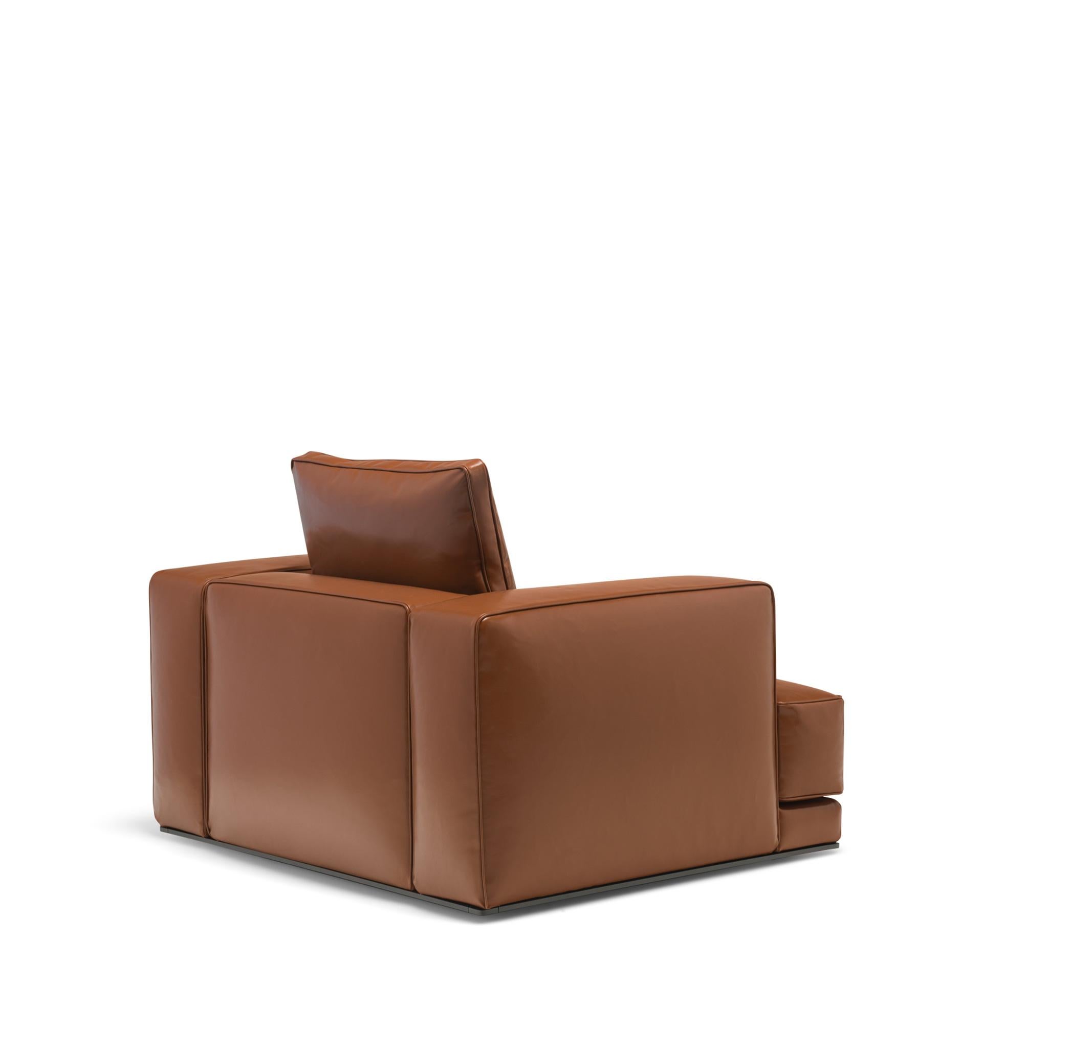 Italian Premium Leather '70s inspired Armchair Molteni&C by Vincent van Duysen in vendita