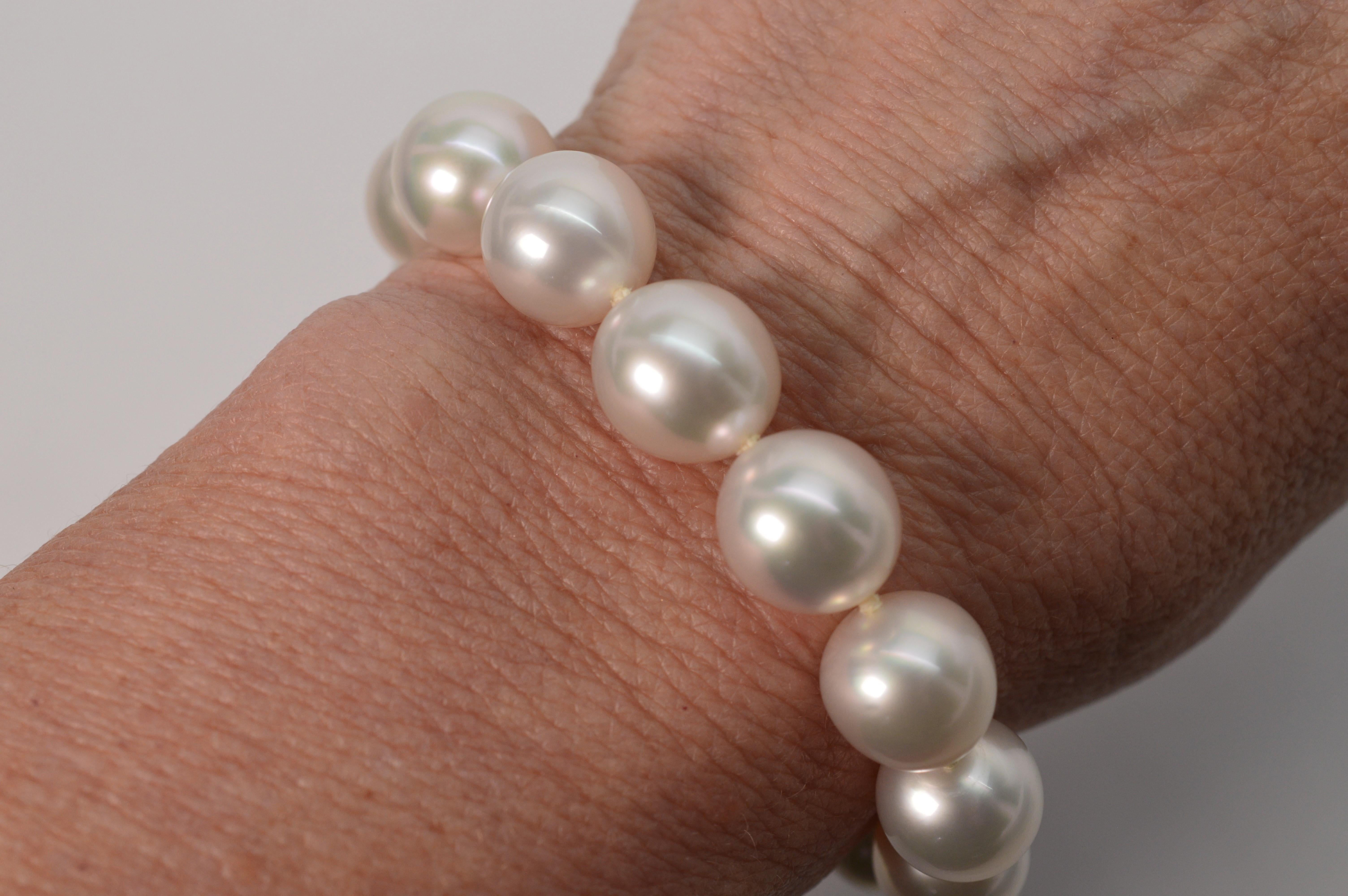 Utopia Milan South Sea Pearl Bracelet with 18K White Gold Buckle In Excellent Condition In Mount Kisco, NY
