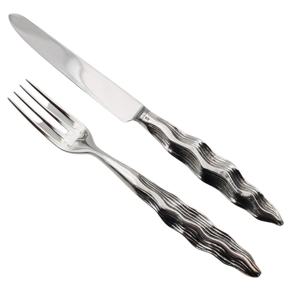 UTOPIA set of 2 pieces in silver bronze or gold bronze

Set of 2 pieces (table forks/fish, table knife or meat/fish knife) in silver bronze 35/42 microns

It is possible to order all products separately or set of 4 piece

Table spoon
Table