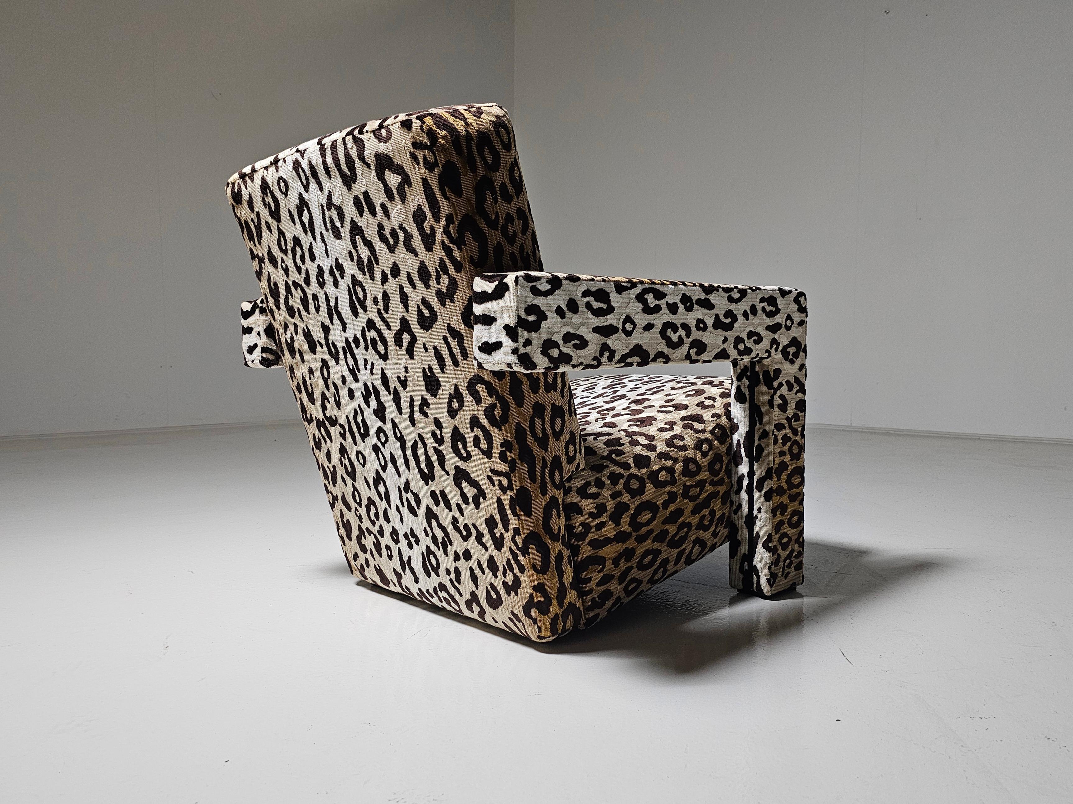 Utrecht “637” lounge chair in leopard velvet by Gerrit Rietveld for Cassina For Sale 3