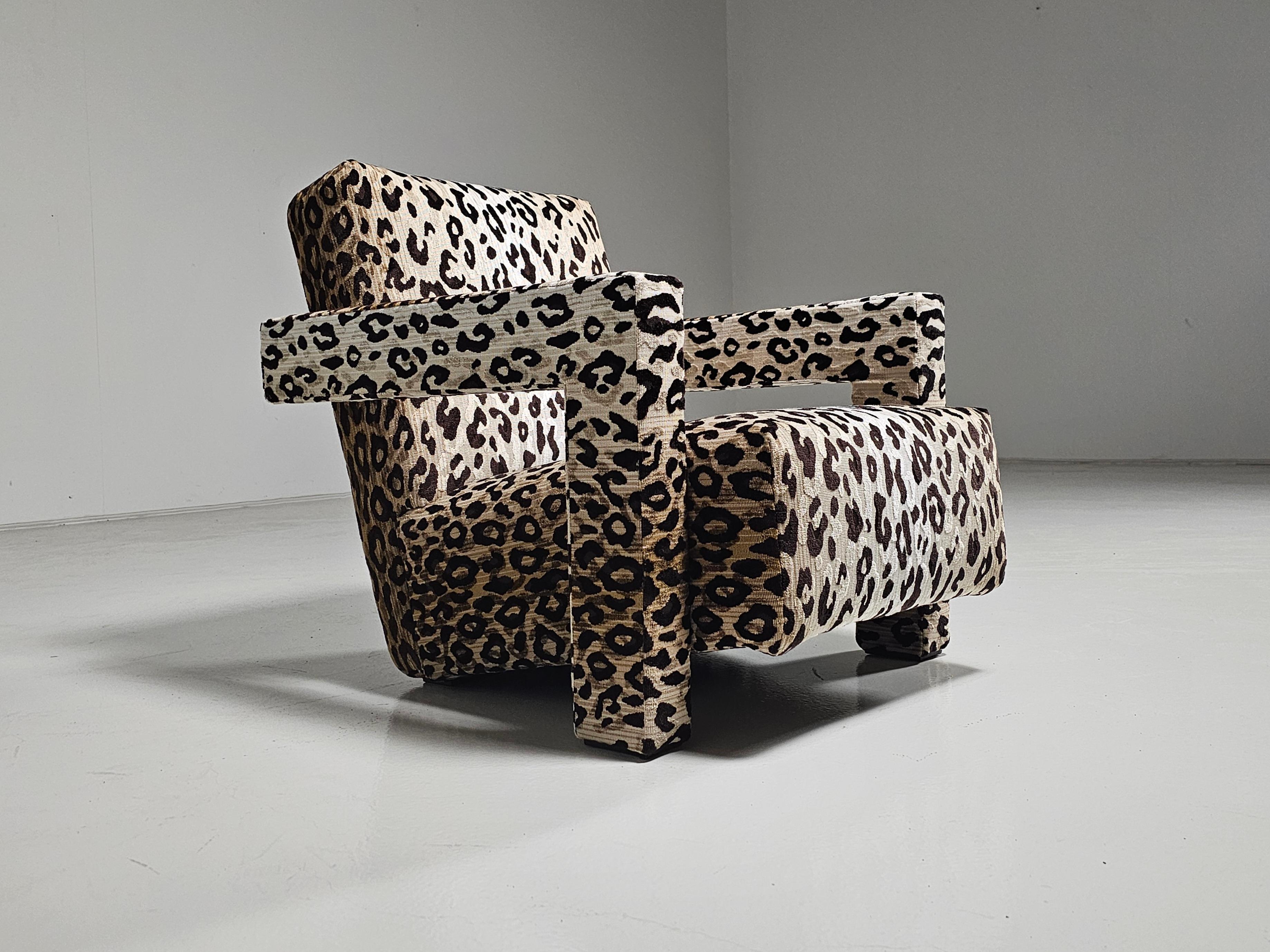 Loungesessel, entworfen von Gerrit Thomas Rietveld im Jahr 1935.  Hergestellt von Cassina in Italien, 1980er Jahre.

Gerrit T. Rietveld entwickelte den Entwurf für den Utrecht-Sessel 1935, als er für das Kaufhaus Metz & Co. in Amsterdam arbeitete,