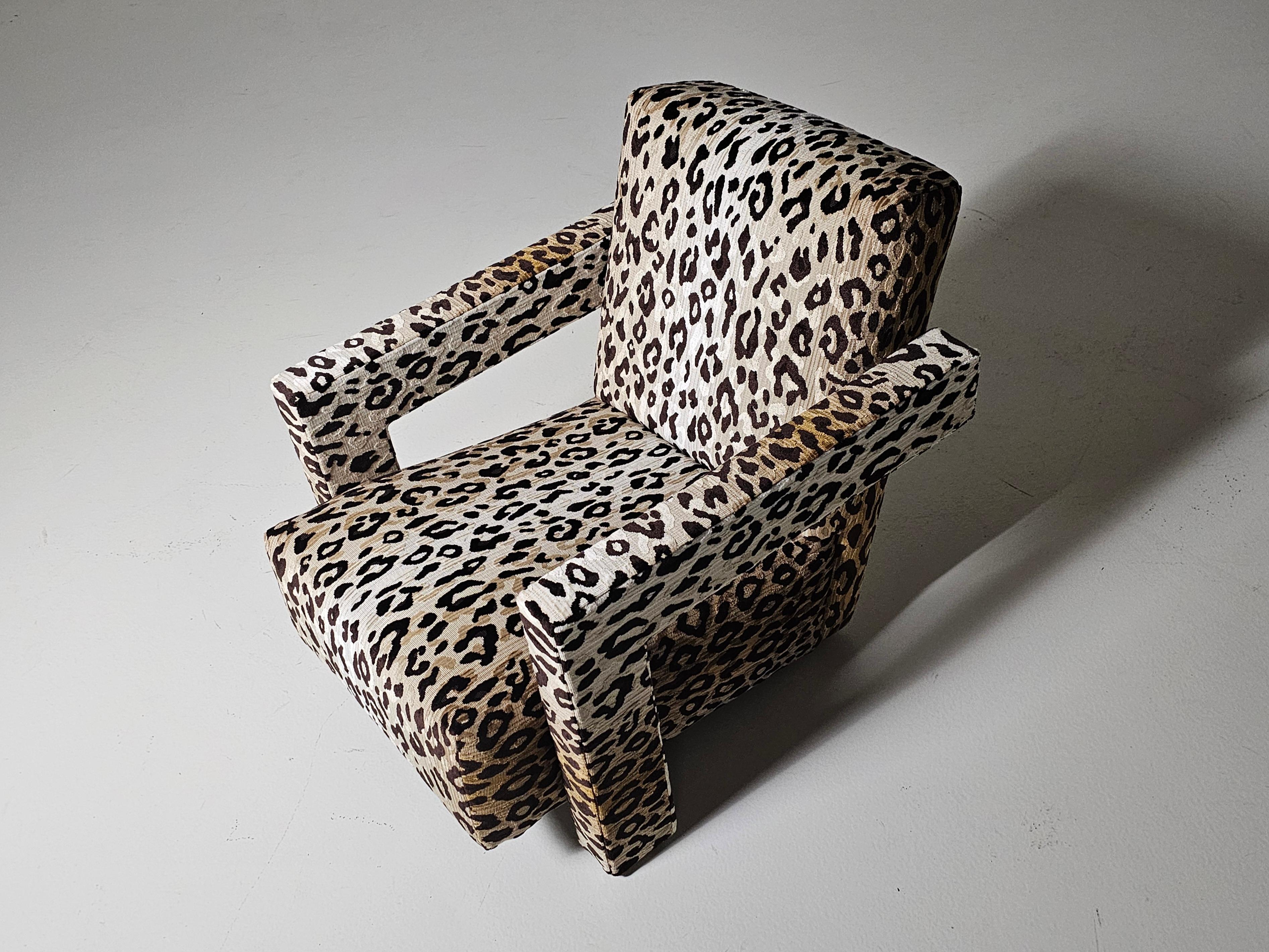 Utrecht “637” lounge chair in leopard velvet by Gerrit Rietveld for Cassina In Excellent Condition For Sale In amstelveen, NL