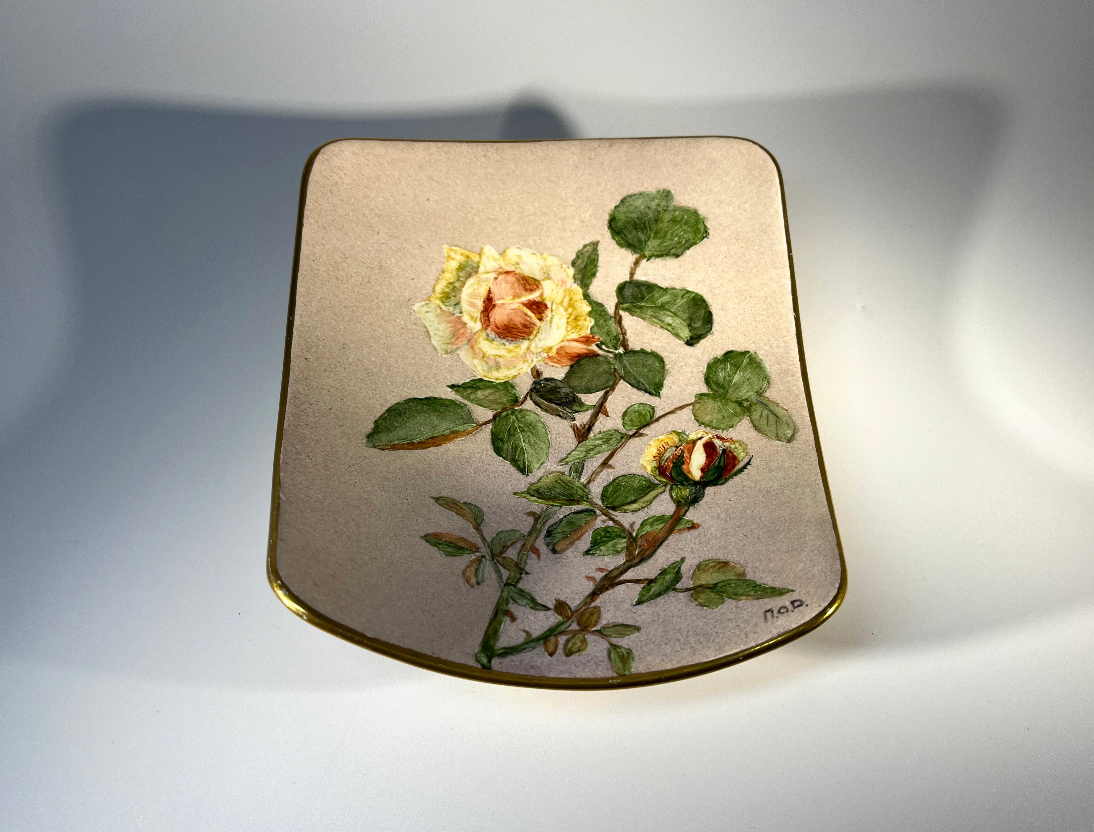 Hand-Painted Utterly Feminine, Wild Rose Hand Painted Tripod Vide Poche Ceramic Dish c1970s For Sale