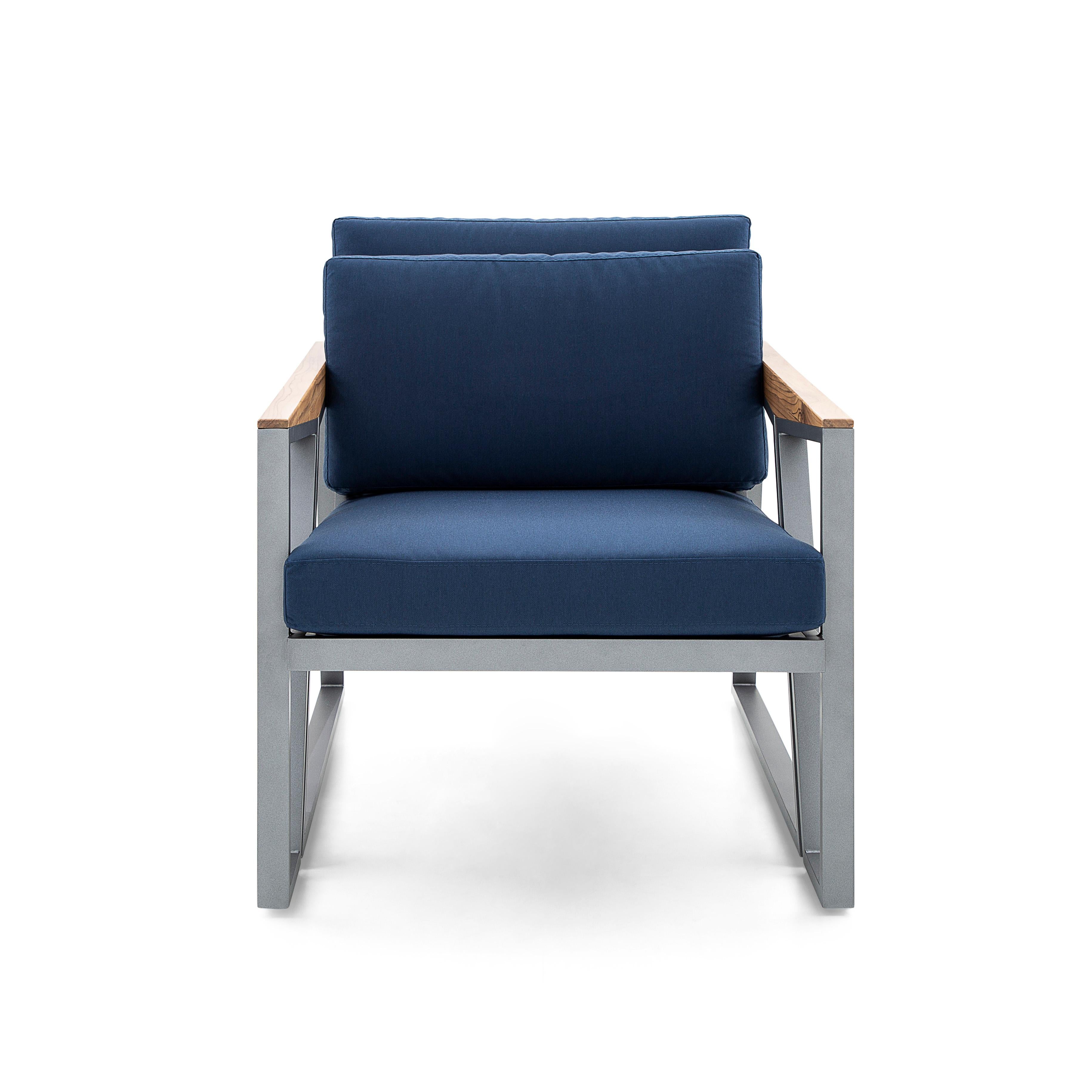 The Scalene armchair was created by our amazing Uultis Design team, with an upholstered beautiful dark blue fabric, features a welded aluminum structure that gives this chair more resistance and avoids creaking and flaws in the structure, and with