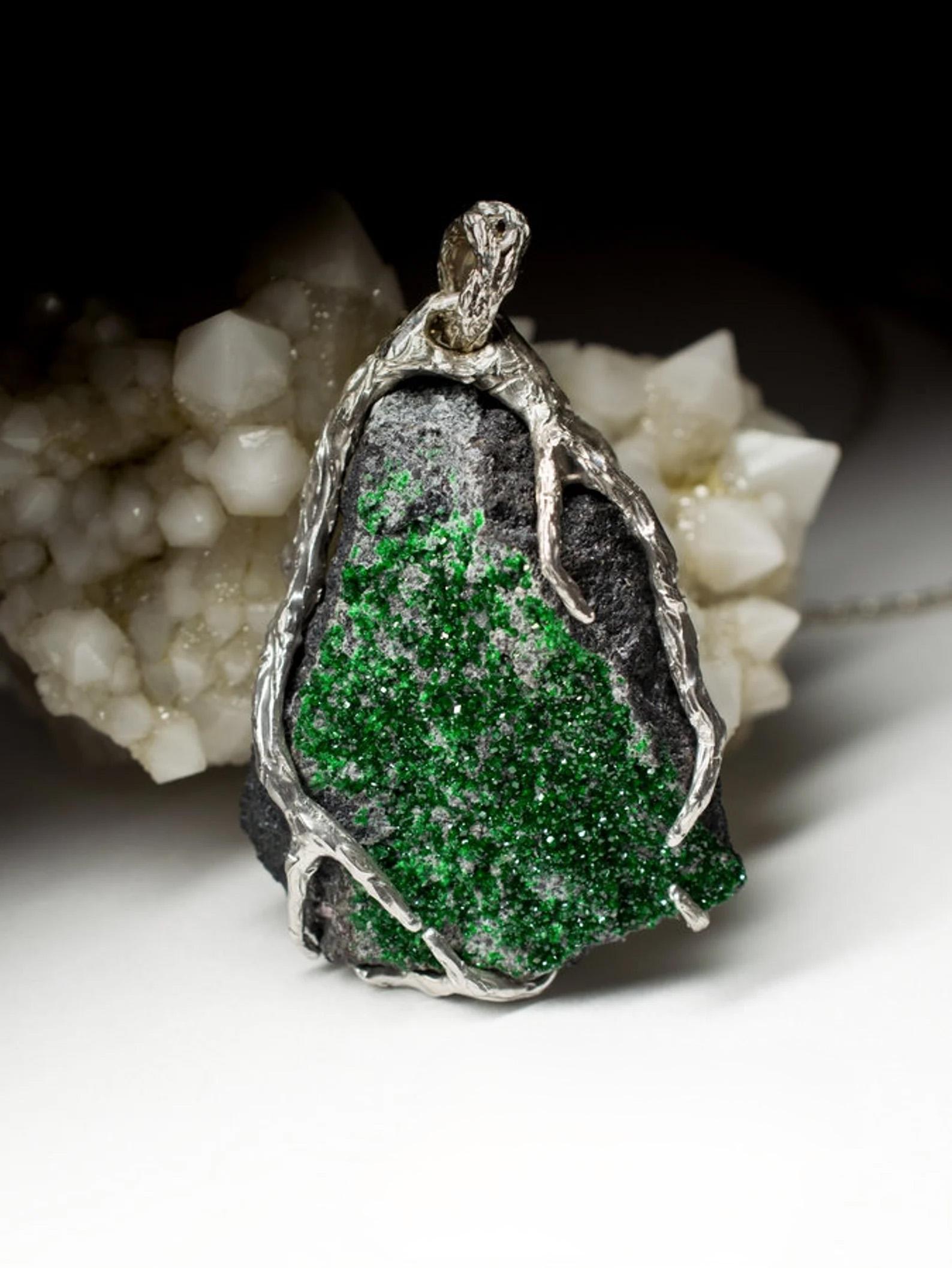 Uvarovite Silver Necklace Natural Green Garnet Raw Crystals Gift Vintage style For Sale 1