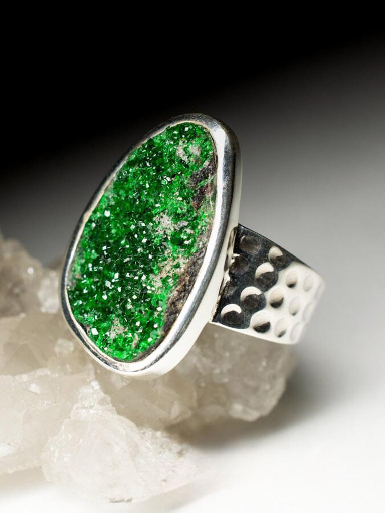 Silver ring with natural Uvarovite Green Garnet
ring weight - 7.19 grams
ring size - 7.25 US 
gem size is 0.16 х 0.43 x 0.79 in / 4 x 11 x 20 mm