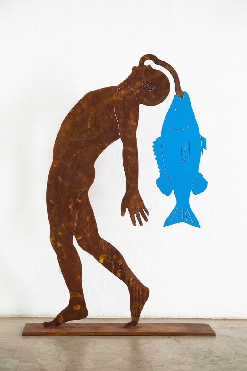 Uwe Pfaff Figurative Sculpture – Große Skulptur aus rostfarbenem Stahl in limitierter Auflage „Suspended Belief“