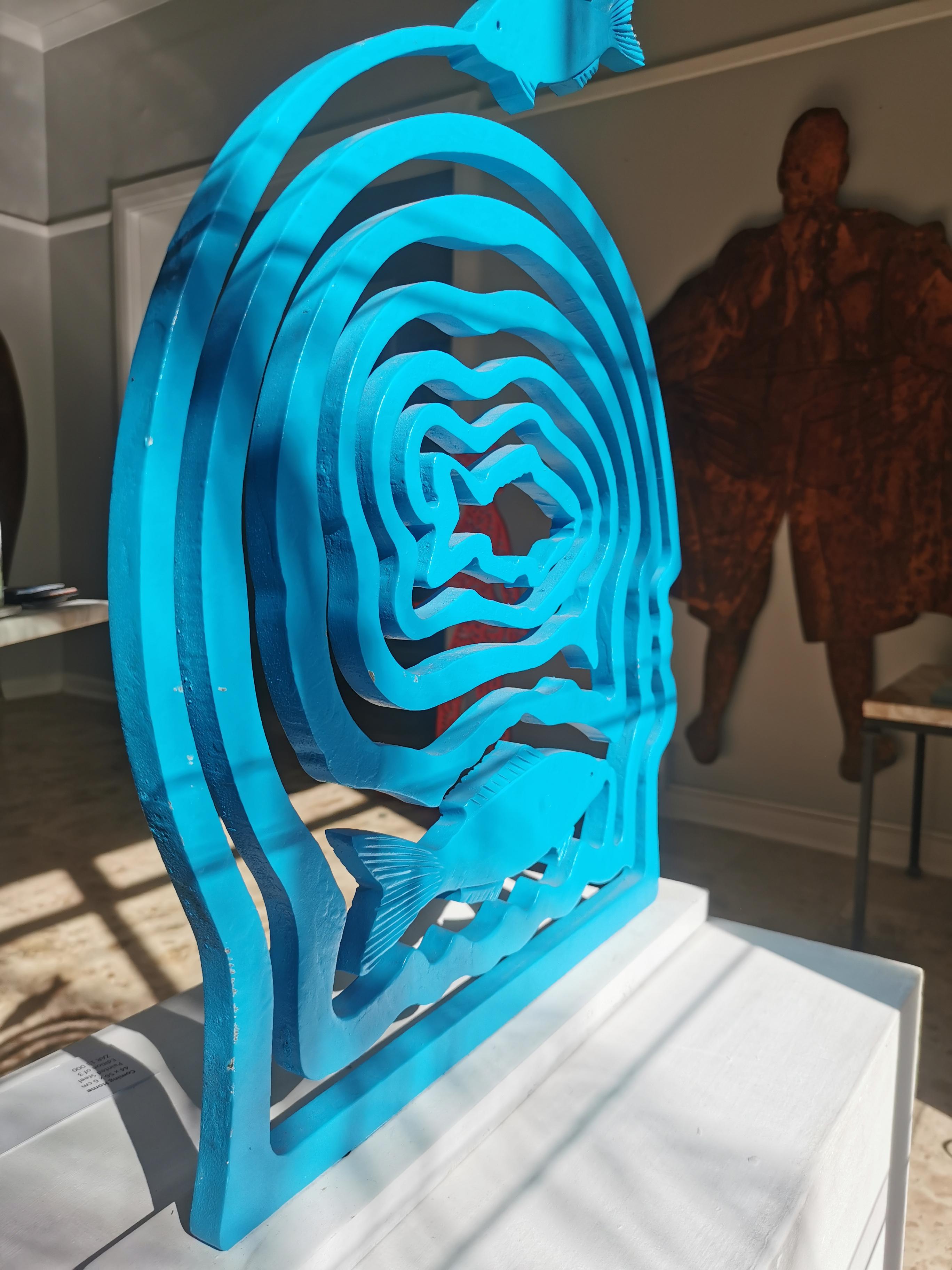 Une édition limitée d'une sculpture en spirale en acier doux revêtue de poudre. Edition 2/3. Disponible en différentes couleurs sur demande.