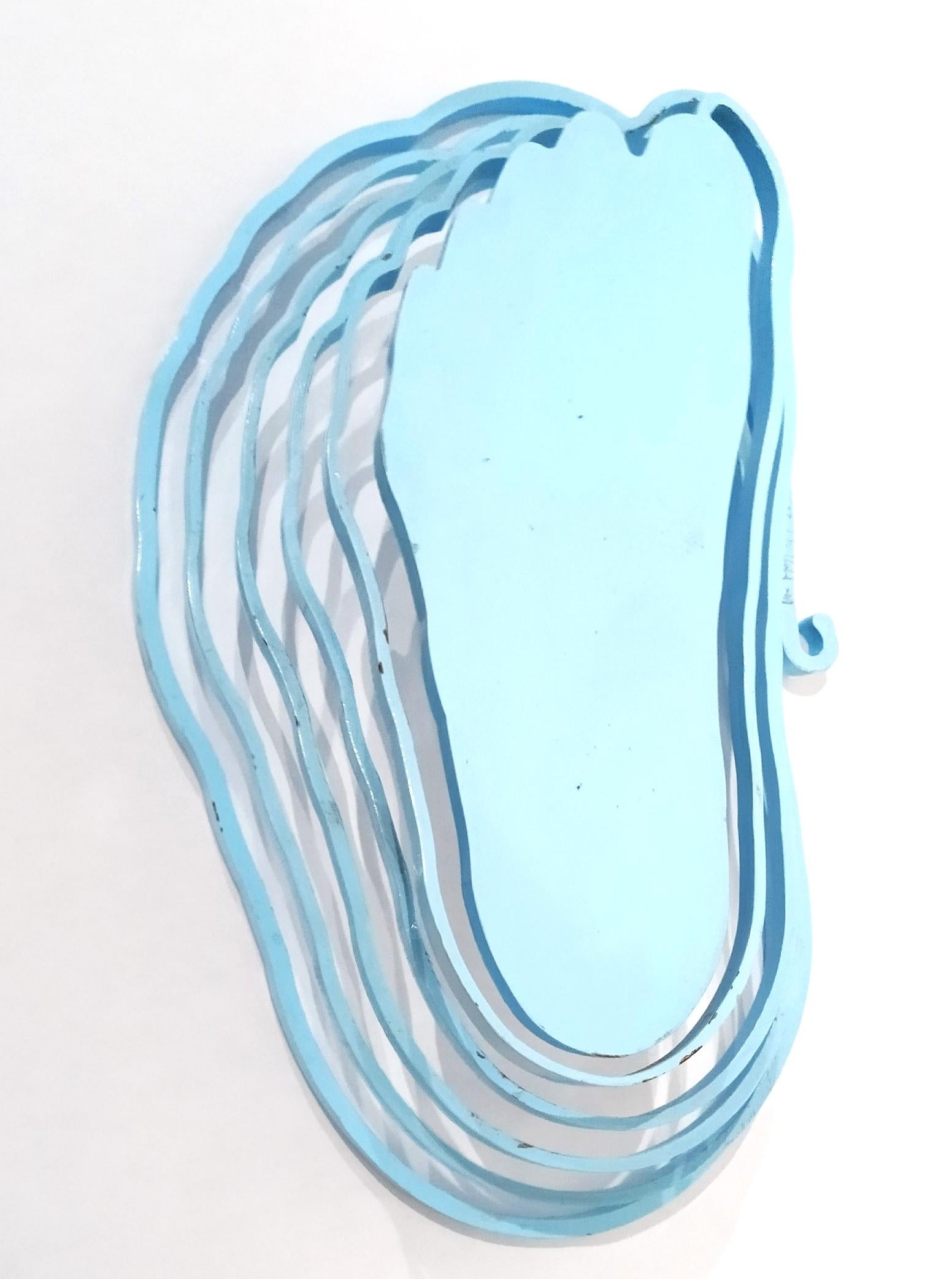Figurative Sculpture Uwe Pfaff - Sculpture cinétique unique en acier fondu « Blue Footprint » (feuille bleue)