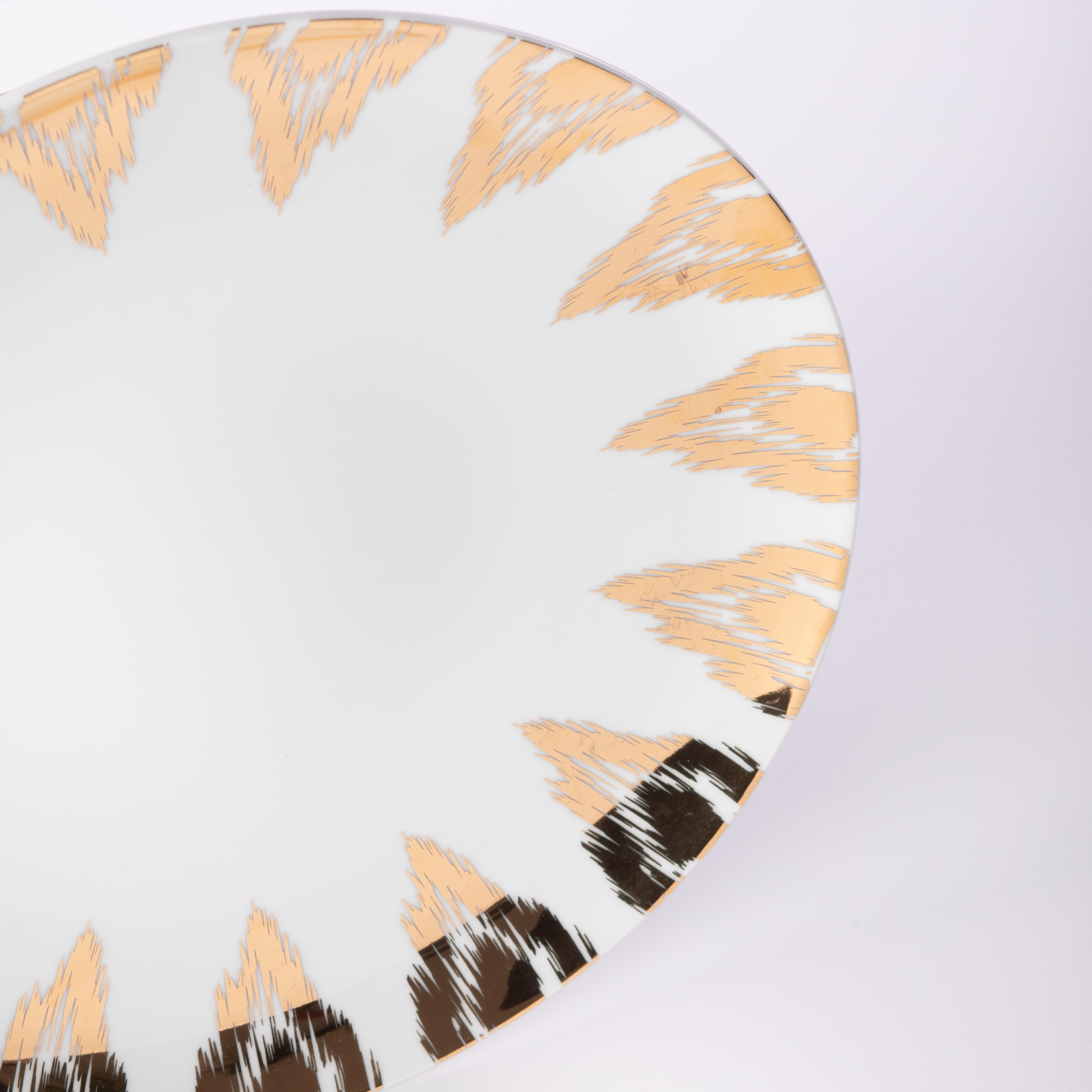 Assiette à dessert ouzbeke en porcelaine dorée en vente 1