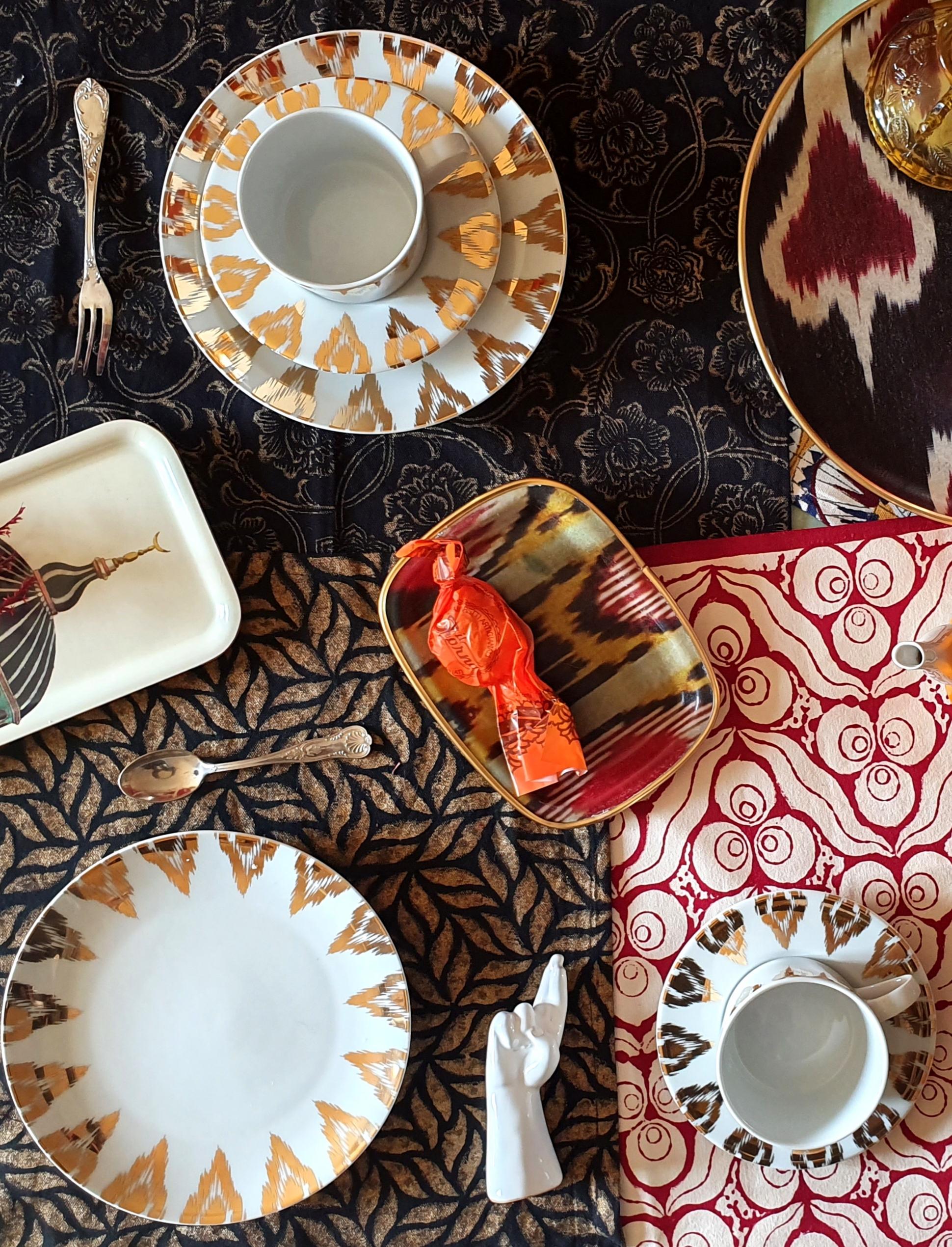 Tazas de té doradas uzbekas, set de 2 Siglo XXI y contemporáneo en venta
