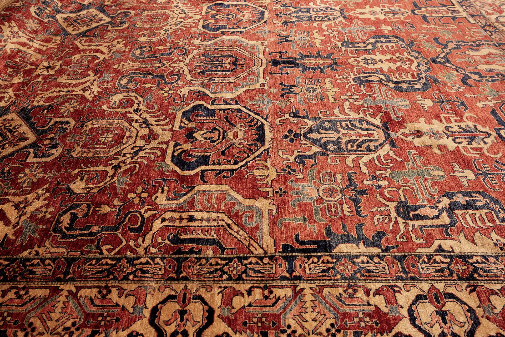 Questo splendido tappeto uzbeko, che misura ben 641×445 cm, incarna la ricca eredità culturale e l'abilità artistica tipica dei pezzi tradizionali uzbeki. Realizzato da abili artigiani, questo squisito pezzo presenta una tavolozza vibrante che