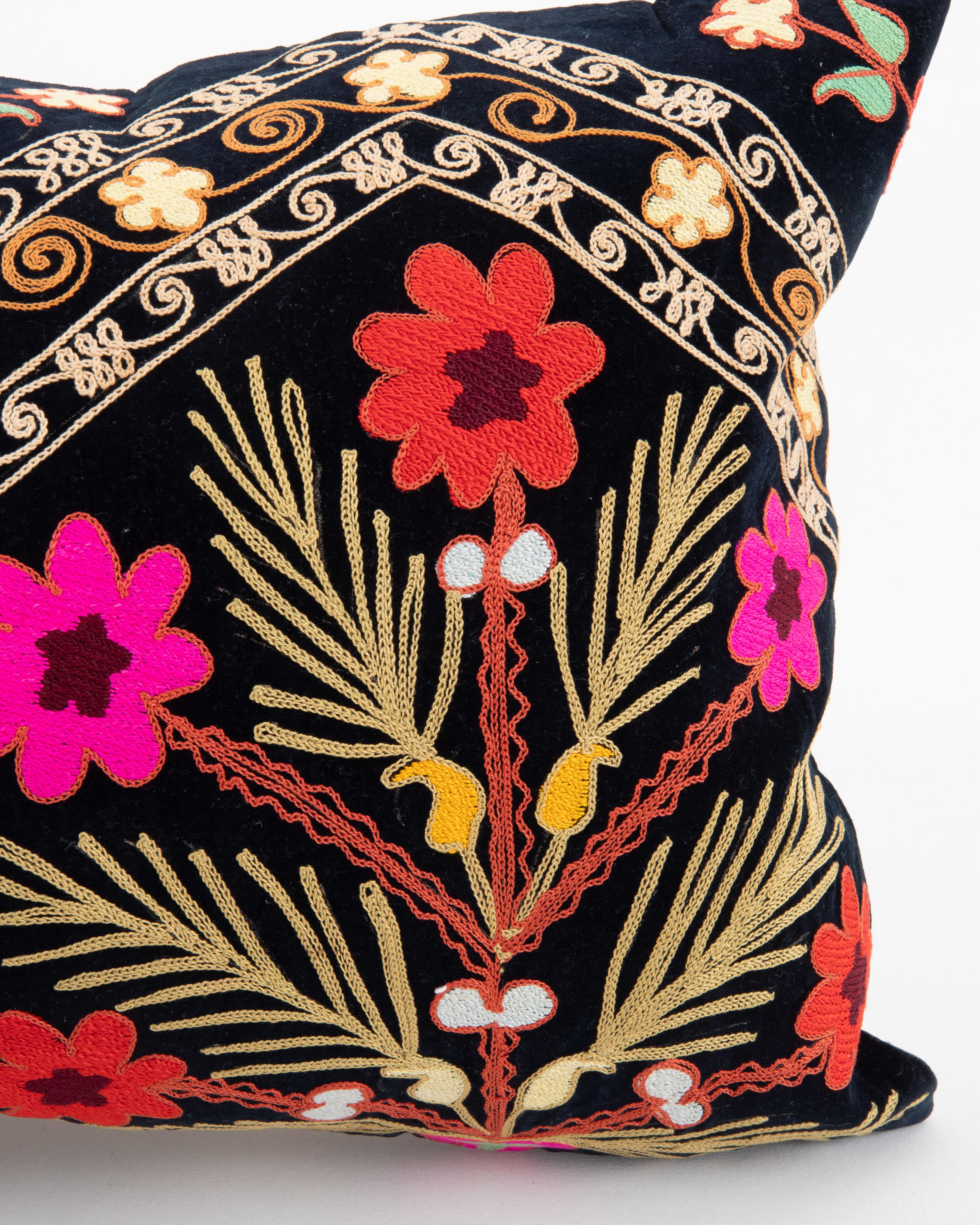 Usbekischer Samt-Suzani-Kissenbezug, frühes 20. Jahrhundert. Usbekistan (Seide) im Angebot